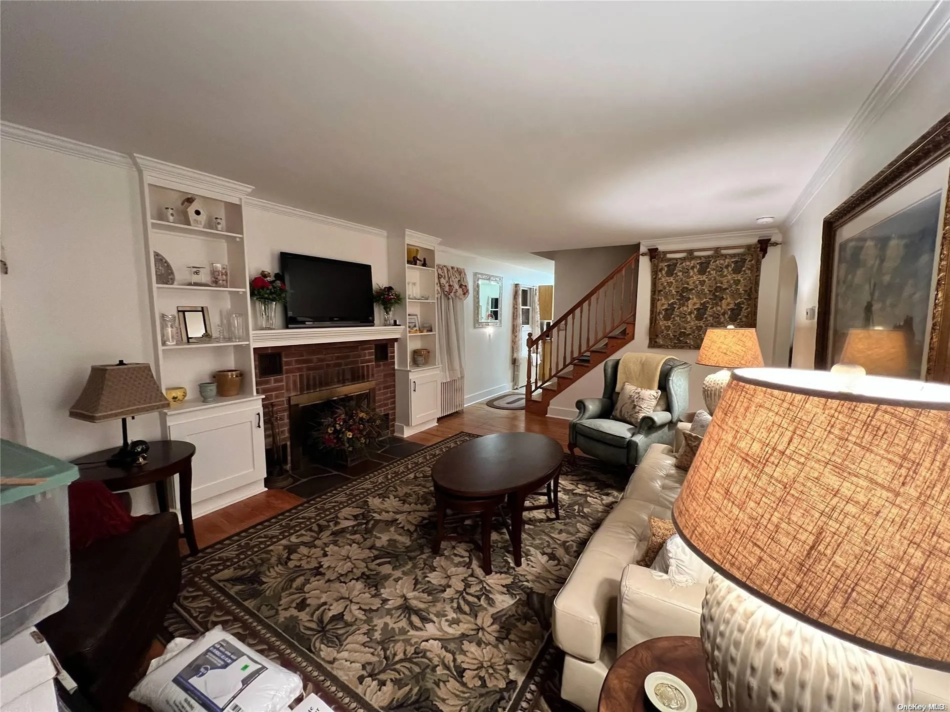 L/R w/Brick fireplace L/R w/Brick fireplace