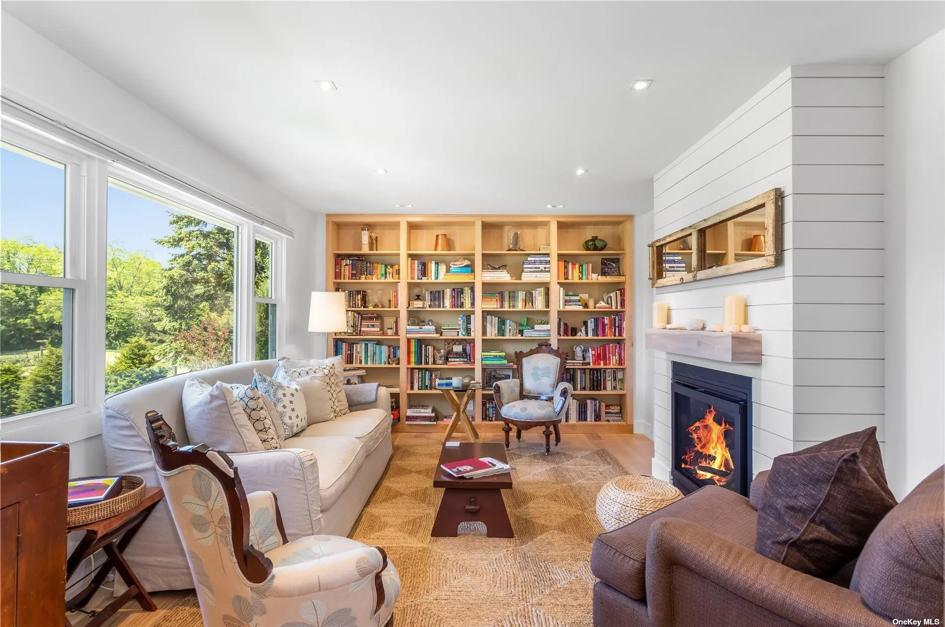 Living Room WIth Gas Fireplace Living Room WIth Gas Fireplace