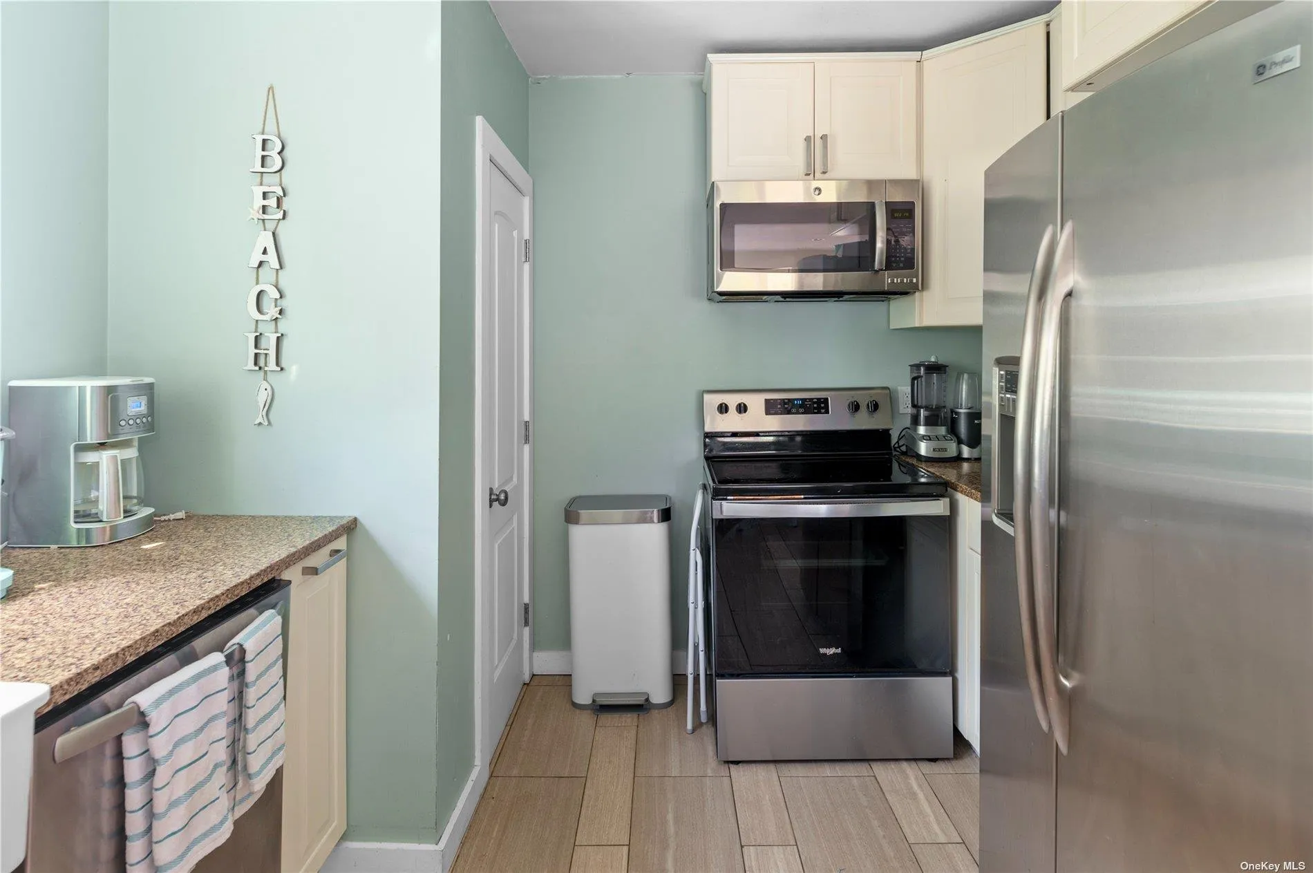 180 Cottage Walk, Islip, NY, 5 Bedrooms Bedrooms, 8 Rooms Rooms,2 BathroomsBathrooms,Residential Lease,For Rent,Cottage,0,L3562906 180 Cottage Walk, Islip, NY, 5 Bedrooms Bedrooms, 8 Rooms Rooms,2 BathroomsBathrooms,Residential Lease,For Rent,Cottage,0,L3562906