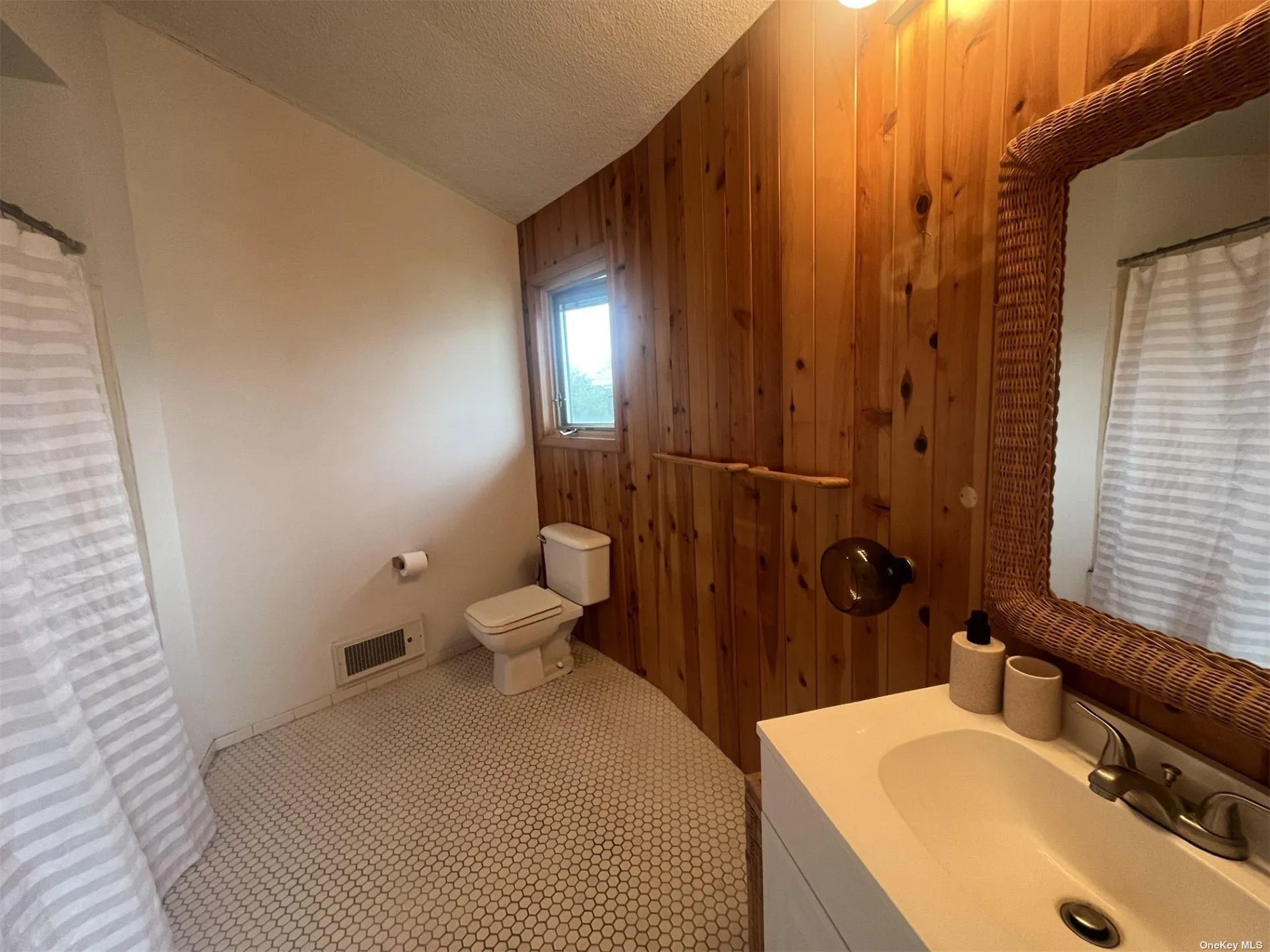 85 Bungalow Walk, Islip, NY, 4 Bedrooms Bedrooms, 6 Rooms Rooms,2 BathroomsBathrooms,Residential Lease,For Rent,Bungalow,0,L3563179 85 Bungalow Walk, Islip, NY, 4 Bedrooms Bedrooms, 6 Rooms Rooms,2 BathroomsBathrooms,Residential Lease,For Rent,Bungalow,0,L3563179