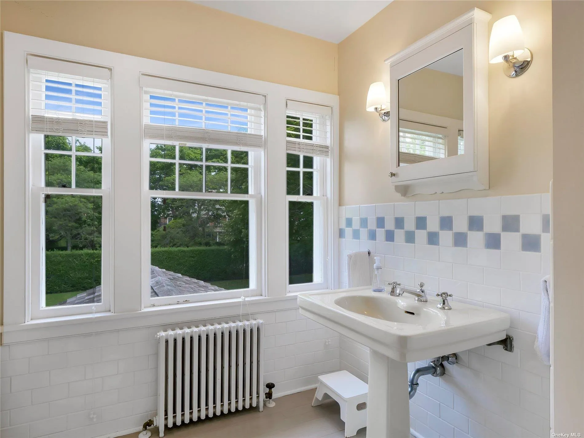 9 Ocean Avenue, Southampton, NY, 6 Bedrooms Bedrooms, 12 Rooms Rooms,3 BathroomsBathrooms,Residential Lease,For Rent,Ocean,0,L3563243 9 Ocean Avenue, Southampton, NY, 6 Bedrooms Bedrooms, 12 Rooms Rooms,3 BathroomsBathrooms,Residential Lease,For Rent,Ocean,0,L3563243