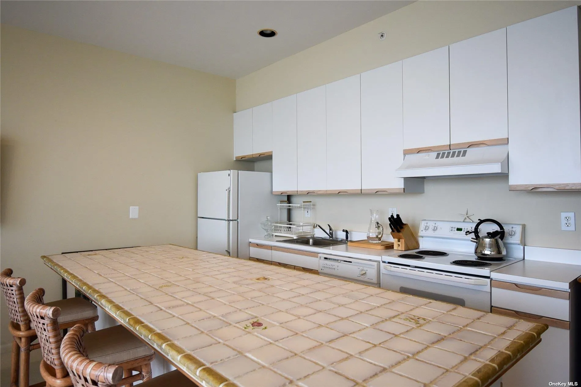 256 Dune, Southampton, NY, 2 Bedrooms Bedrooms, 3 Rooms Rooms,2 BathroomsBathrooms,Residential Lease,For Rent,Dune,0,L3563869 256 Dune, Southampton, NY, 2 Bedrooms Bedrooms, 3 Rooms Rooms,2 BathroomsBathrooms,Residential Lease,For Rent,Dune,0,L3563869