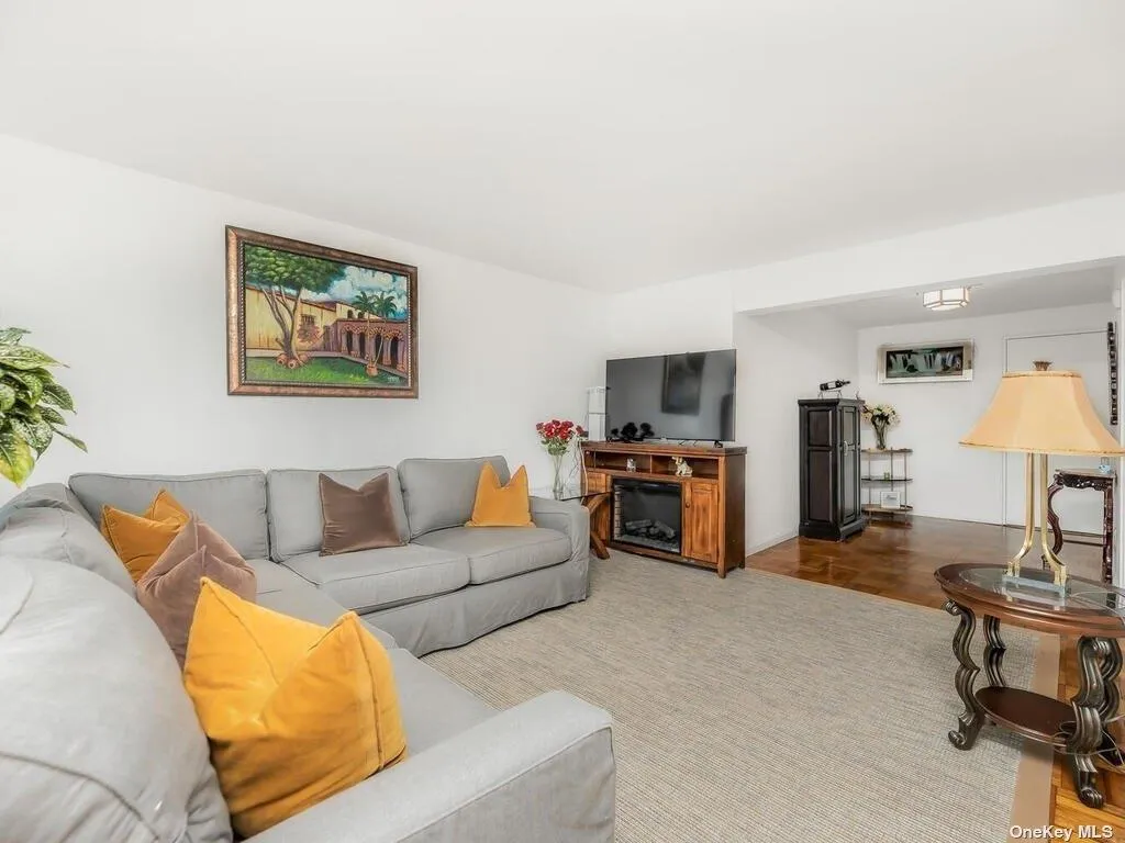 Room to Entertain Room to Entertain