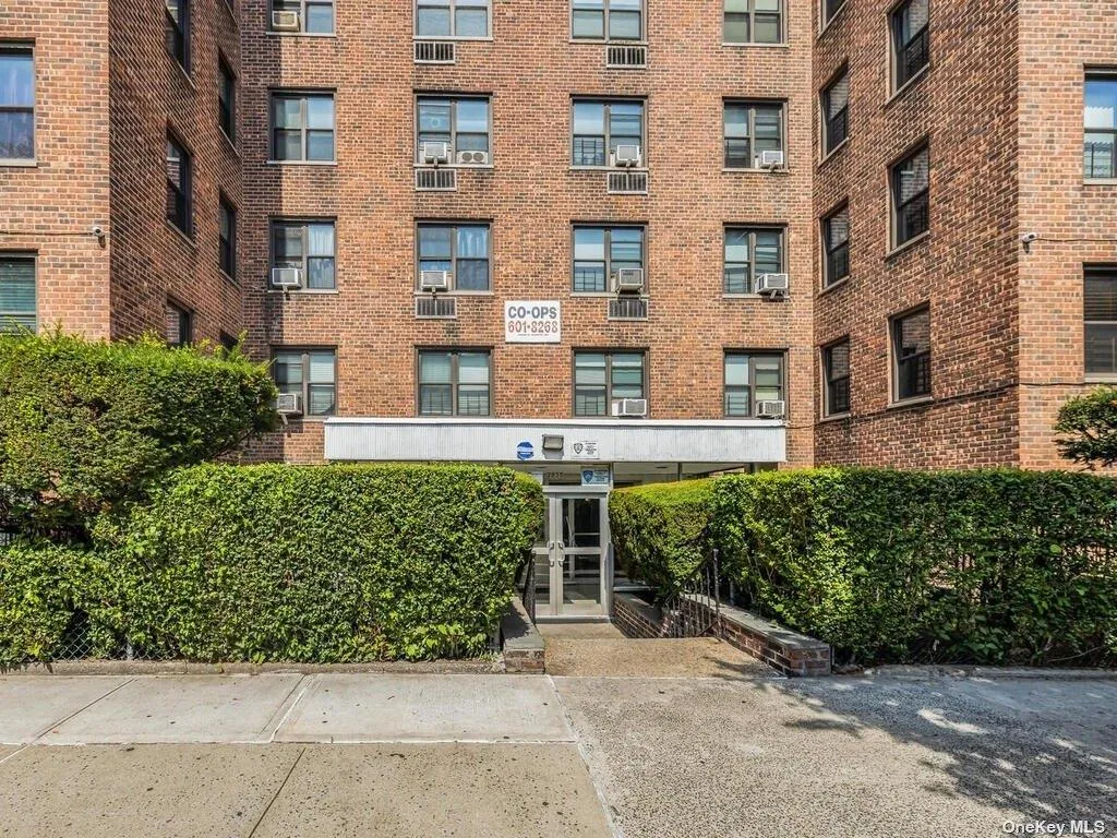 2835 Webb Ave 2835 Webb Ave