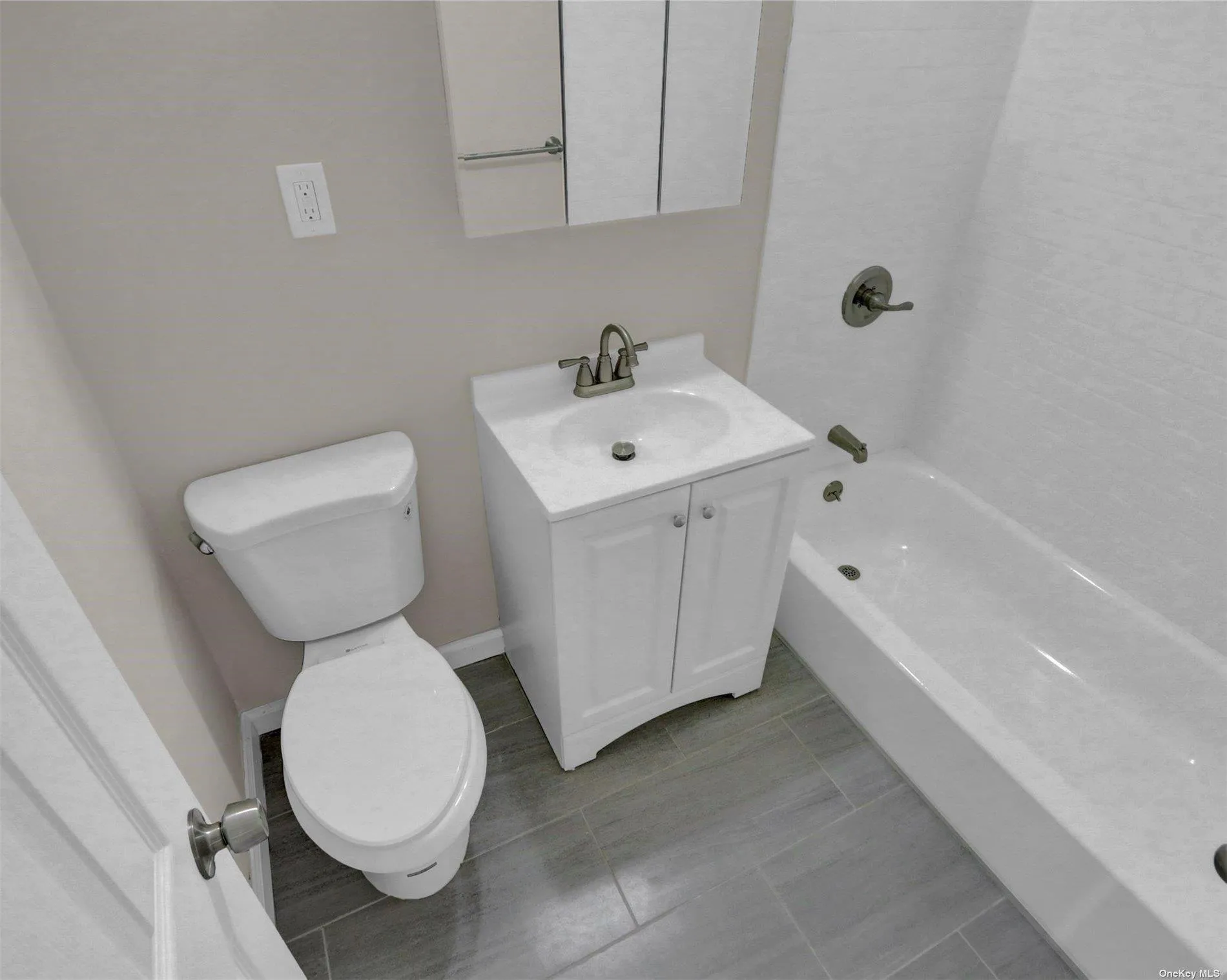 151-31 88th Street, New York, NY, 2 Bedrooms Bedrooms, 5 Rooms Rooms,1 BathroomBathrooms,Residential,For Rent,88th,0,L3572872 151-31 88th Street, New York, NY, 2 Bedrooms Bedrooms, 5 Rooms Rooms,1 BathroomBathrooms,Residential,For Rent,88th,0,L3572872