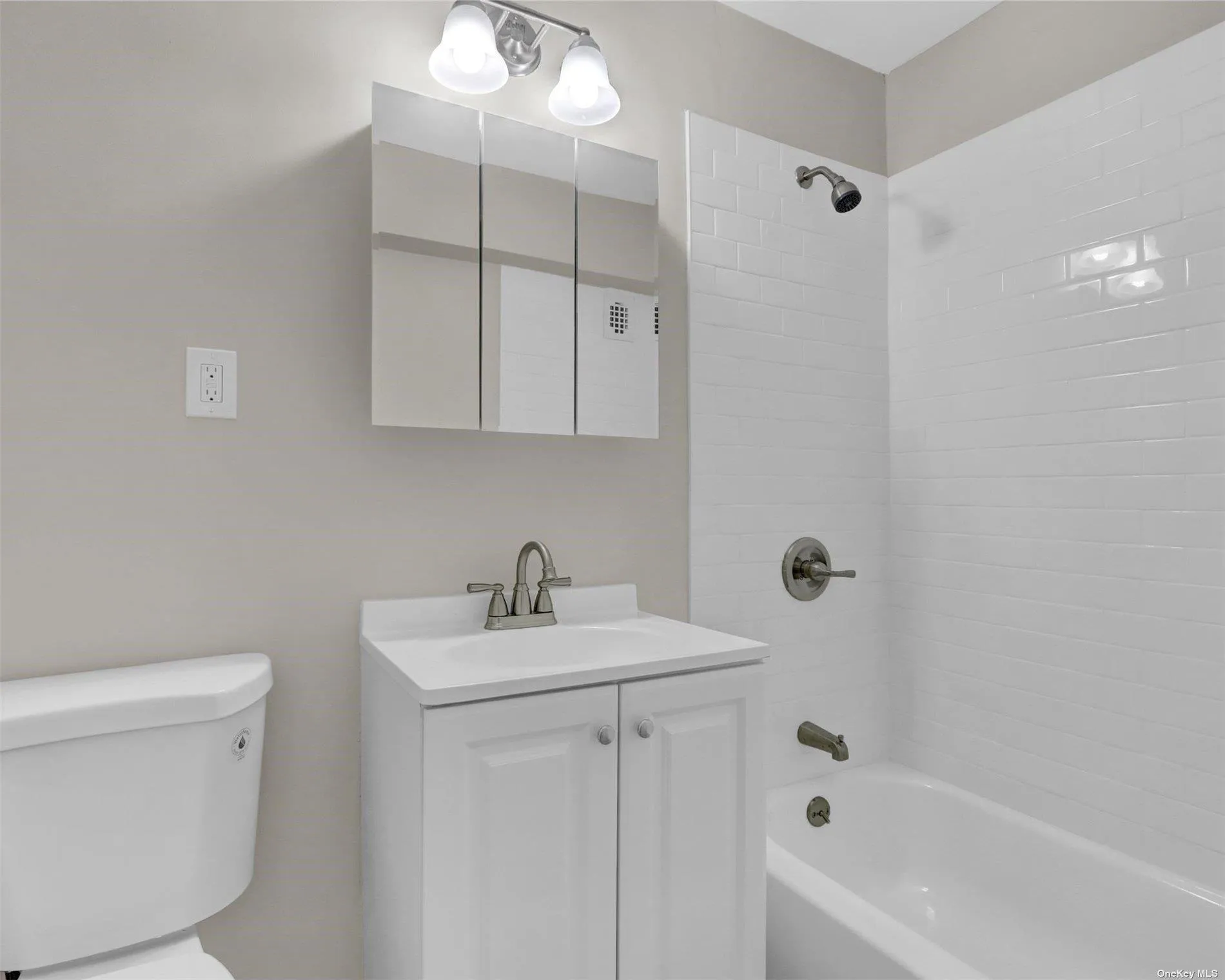 151-31 88th Street, New York, NY, 2 Bedrooms Bedrooms, 5 Rooms Rooms,1 BathroomBathrooms,Residential,For Rent,88th,0,L3572872 151-31 88th Street, New York, NY, 2 Bedrooms Bedrooms, 5 Rooms Rooms,1 BathroomBathrooms,Residential,For Rent,88th,0,L3572872