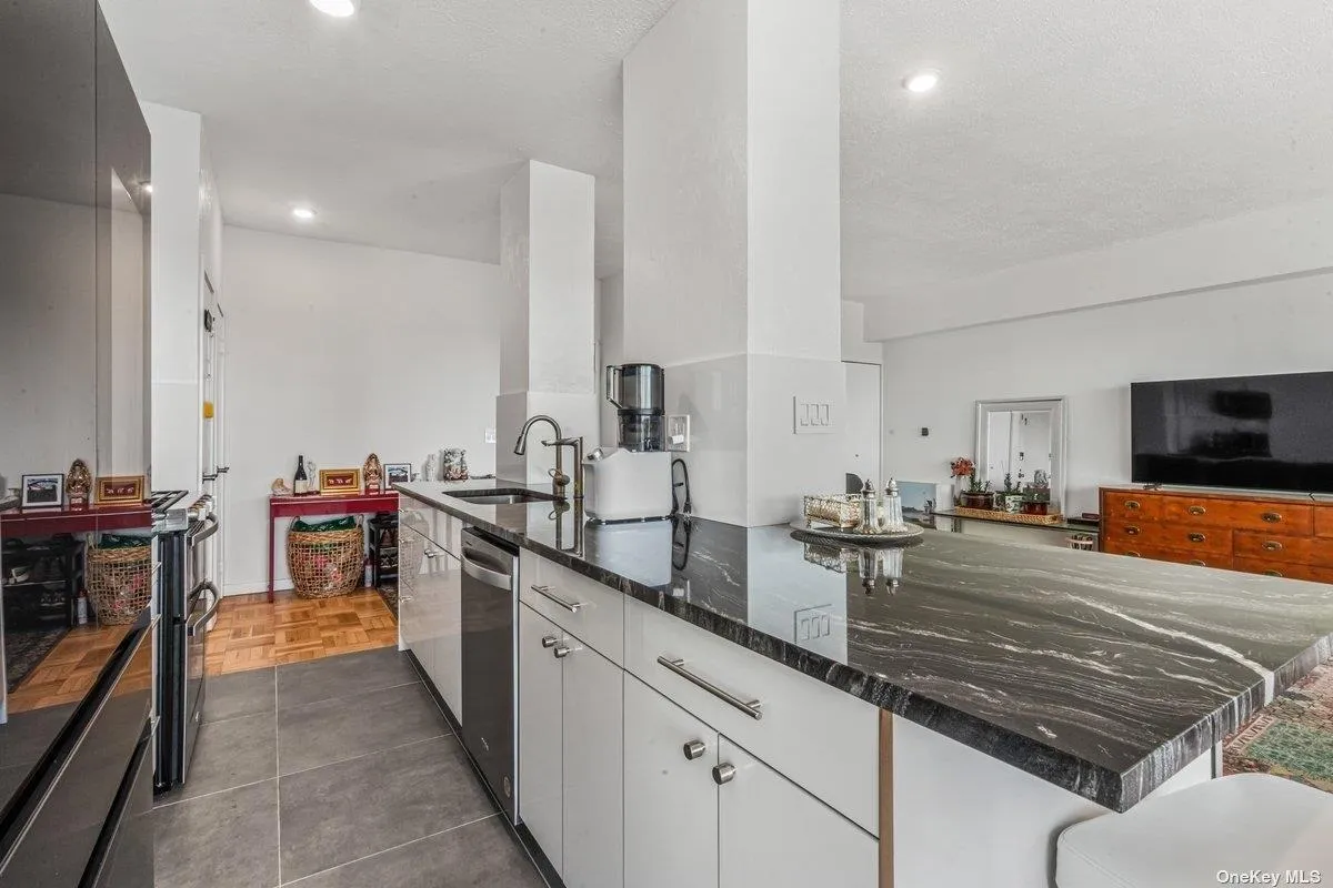 166-25 Powells Cove Boulevard, New York, NY, 2 Bedrooms Bedrooms, 5 Rooms Rooms,2 BathroomsBathrooms,Residential,For Rent,Powells Cove,0,L3577162 166-25 Powells Cove Boulevard, New York, NY, 2 Bedrooms Bedrooms, 5 Rooms Rooms,2 BathroomsBathrooms,Residential,For Rent,Powells Cove,0,L3577162