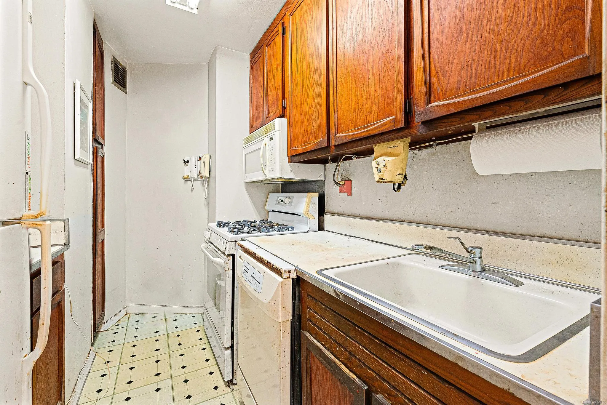 70-25 Yellowstone Boulevard, New York, NY, 3 Rooms Rooms,1 BathroomBathrooms,Residential Sale,For Rent,Yellowstone,0,L3580402 70-25 Yellowstone Boulevard, New York, NY, 3 Rooms Rooms,1 BathroomBathrooms,Residential Sale,For Rent,Yellowstone,0,L3580402