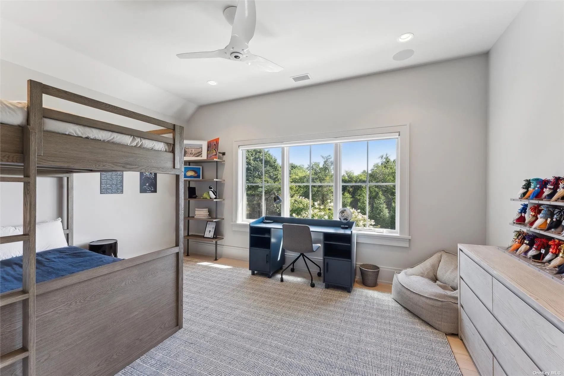 6 Bedrooms 6 Bedrooms