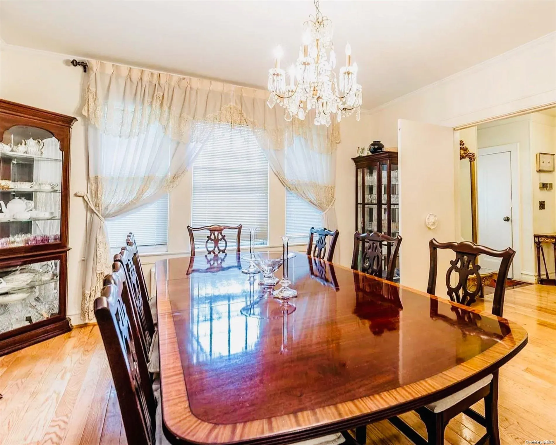 Spacious formal dining room Spacious formal dining room