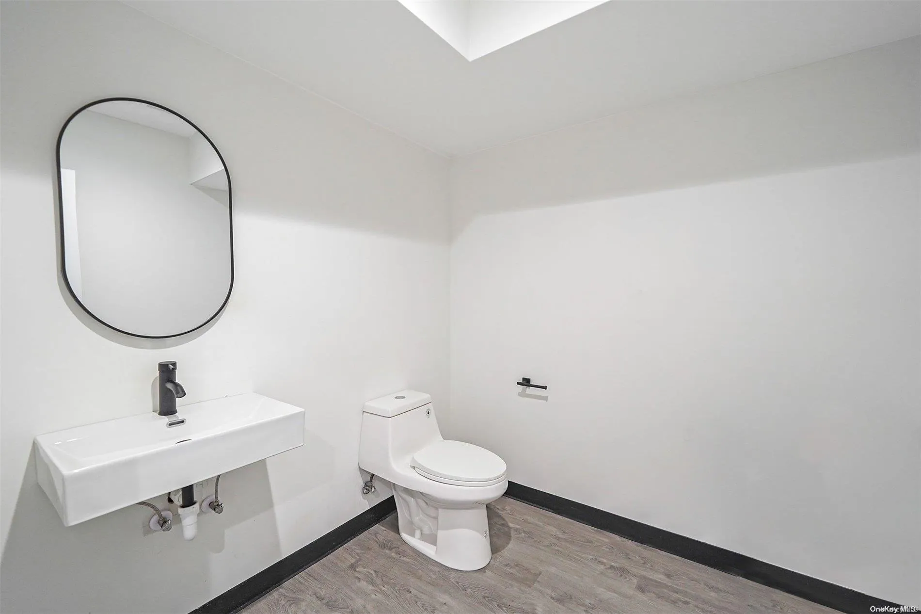 533 Montauk Highway, Brookhaven, NY, ,Commercial Lease,Idx,Montauk,0,L3586325 533 Montauk Highway, Brookhaven, NY, ,Commercial Lease,Idx,Montauk,0,L3586325