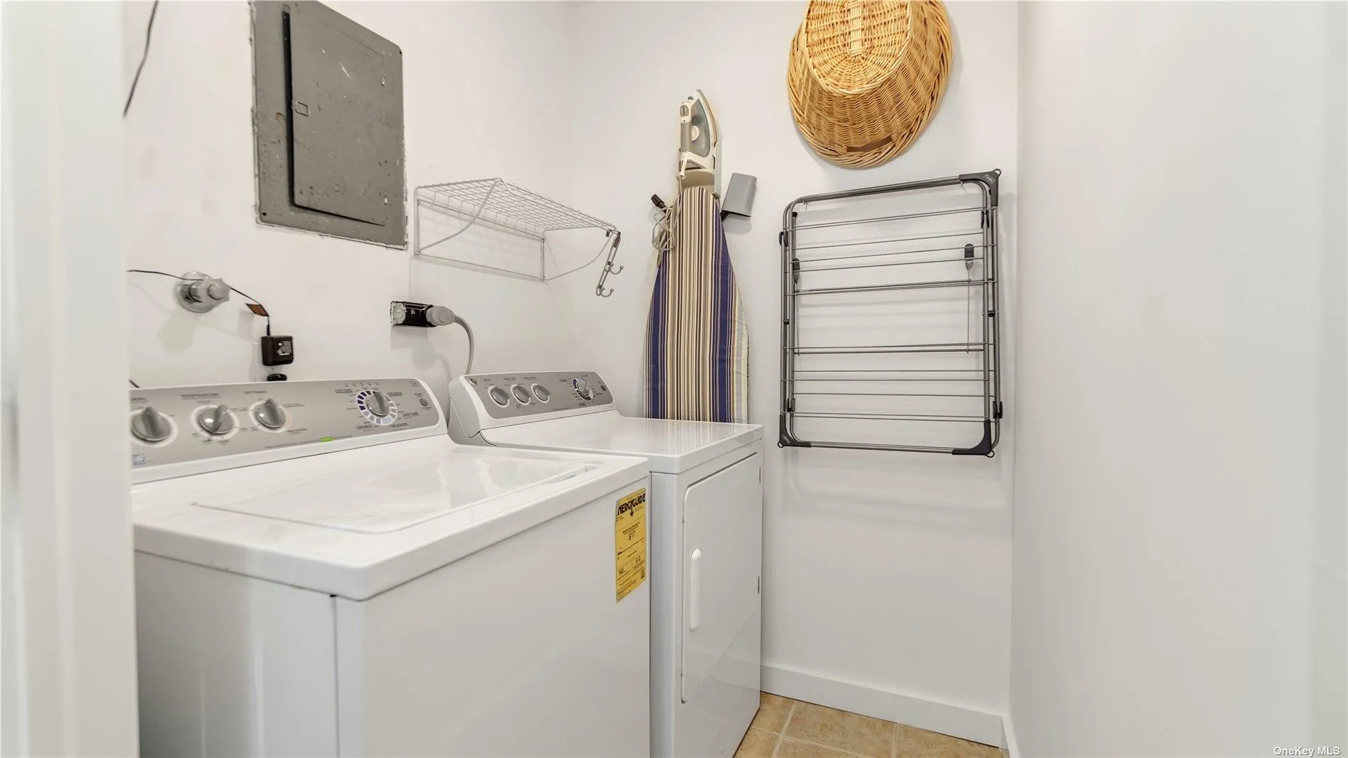 19 Rogers Lane, Southampton, NY, 4 Bedrooms Bedrooms, 7 Rooms Rooms,2 BathroomsBathrooms,Residential Lease,Idx,Rogers,0,L3587306 19 Rogers Lane, Southampton, NY, 4 Bedrooms Bedrooms, 7 Rooms Rooms,2 BathroomsBathrooms,Residential Lease,Idx,Rogers,0,L3587306