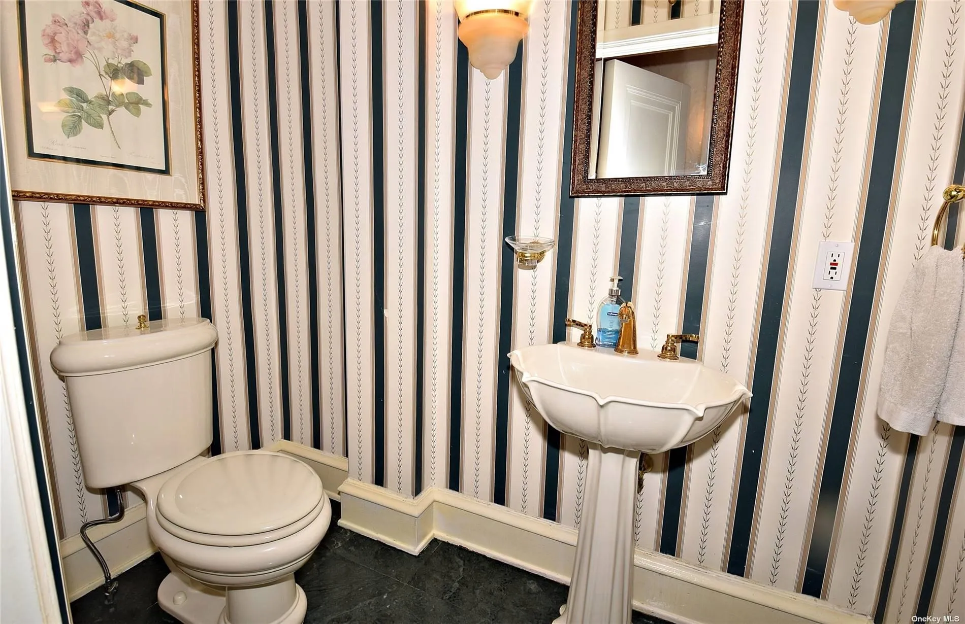 Powder room Powder room