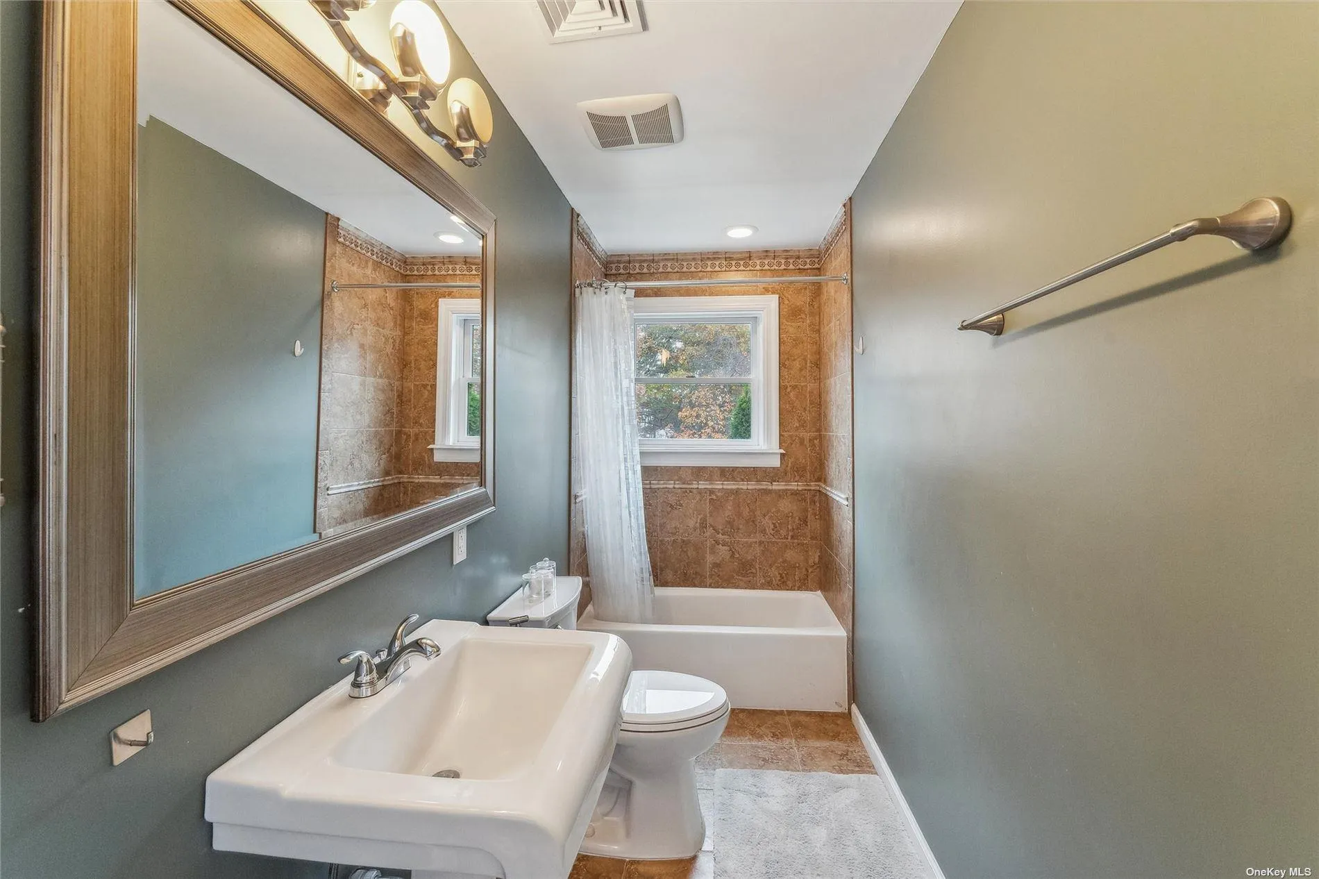1 Candace Drive, Southampton, NY, 4 Bedrooms Bedrooms, 9 Rooms Rooms,4 BathroomsBathrooms,Residential Lease,For Rent,Candace,0,L3589206 1 Candace Drive, Southampton, NY, 4 Bedrooms Bedrooms, 9 Rooms Rooms,4 BathroomsBathrooms,Residential Lease,For Rent,Candace,0,L3589206