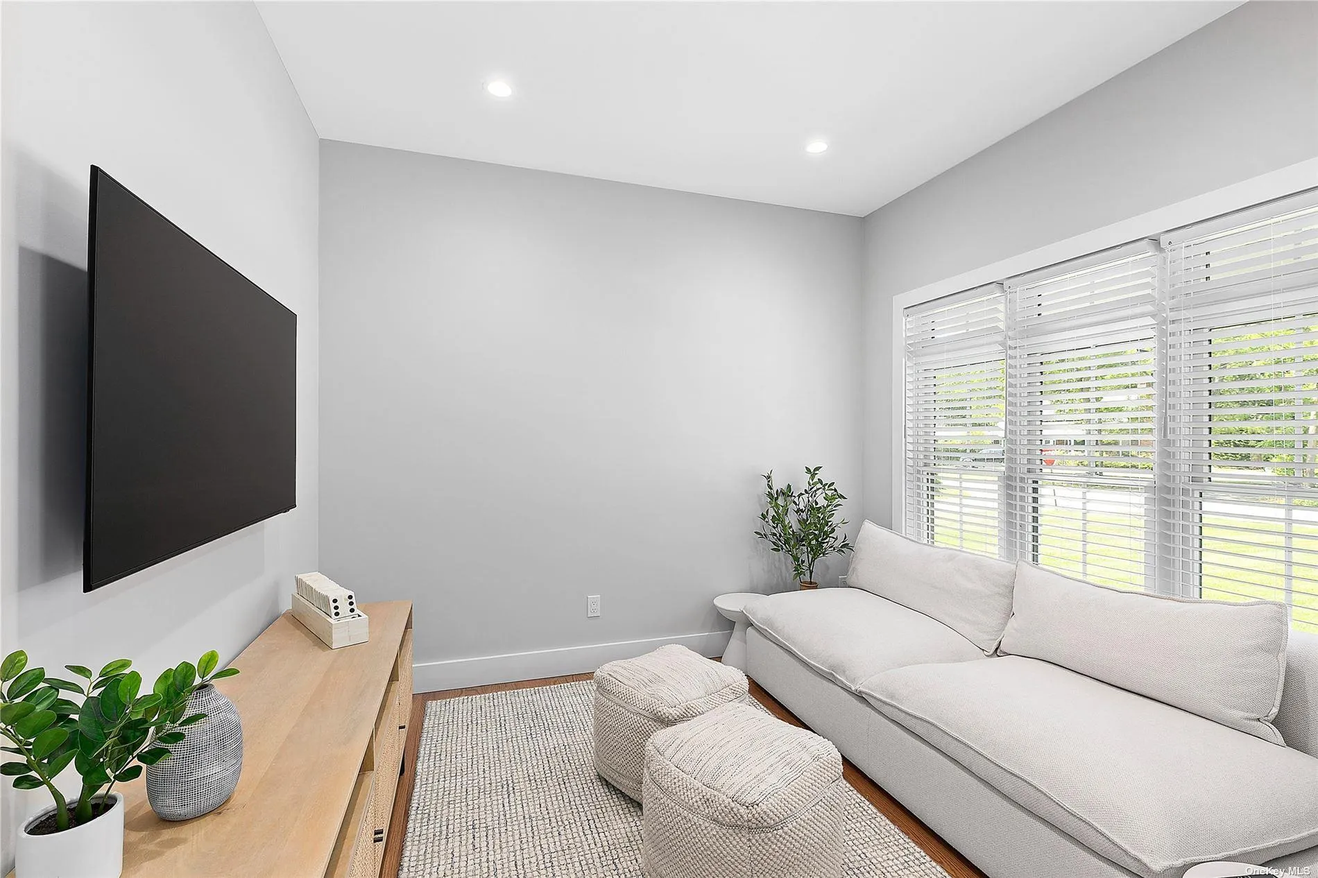 55 Squires Avenue, Southampton, NY, 4 Bedrooms Bedrooms, 10 Rooms Rooms,3 BathroomsBathrooms,Residential Lease,Idx,Squires,L3590089 55 Squires Avenue, Southampton, NY, 4 Bedrooms Bedrooms, 10 Rooms Rooms,3 BathroomsBathrooms,Residential Lease,Idx,Squires,L3590089