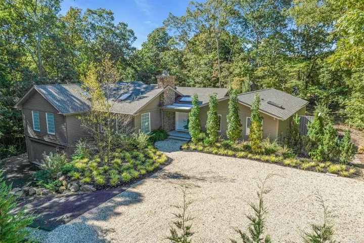 16 Ardmore Court, Hampton Bays, Ny 11946