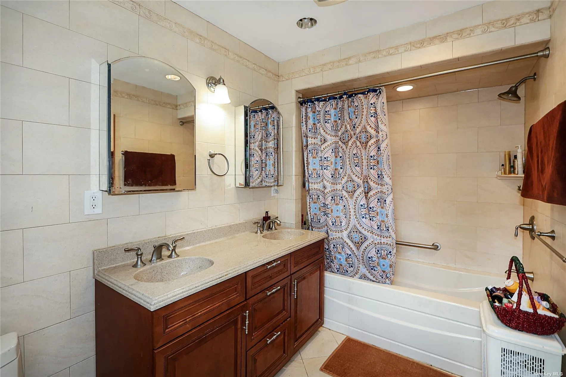 20 Rolling Hill Road, North Hempstead, NY, 5 Bedrooms Bedrooms, 8 Rooms Rooms,3 BathroomsBathrooms,Residential,For Rent,Rolling Hill,0,L3591033 20 Rolling Hill Road, North Hempstead, NY, 5 Bedrooms Bedrooms, 8 Rooms Rooms,3 BathroomsBathrooms,Residential,For Rent,Rolling Hill,0,L3591033