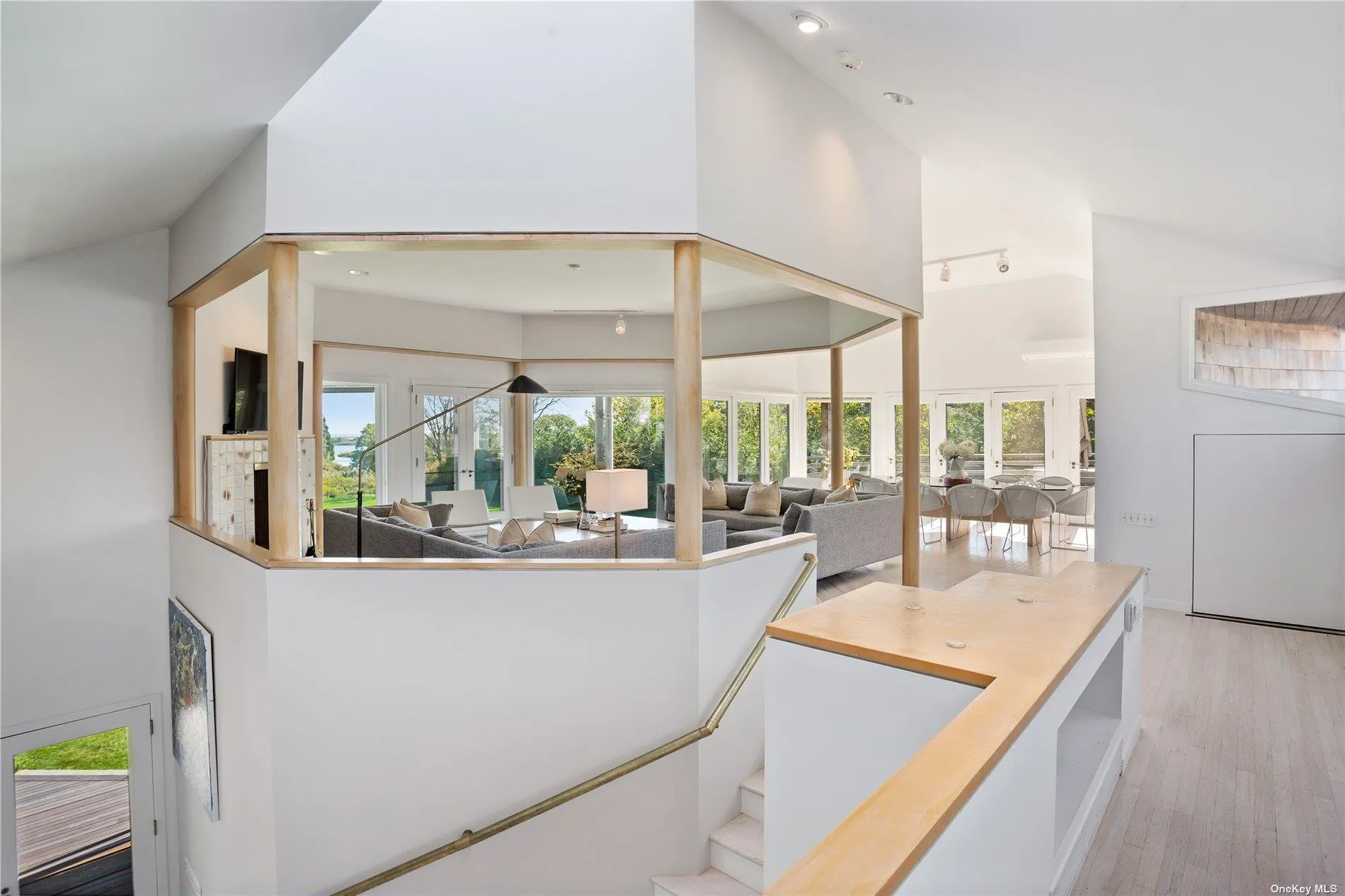 Iconic Mid-Century Modern Design Iconic Mid-Century Modern Design