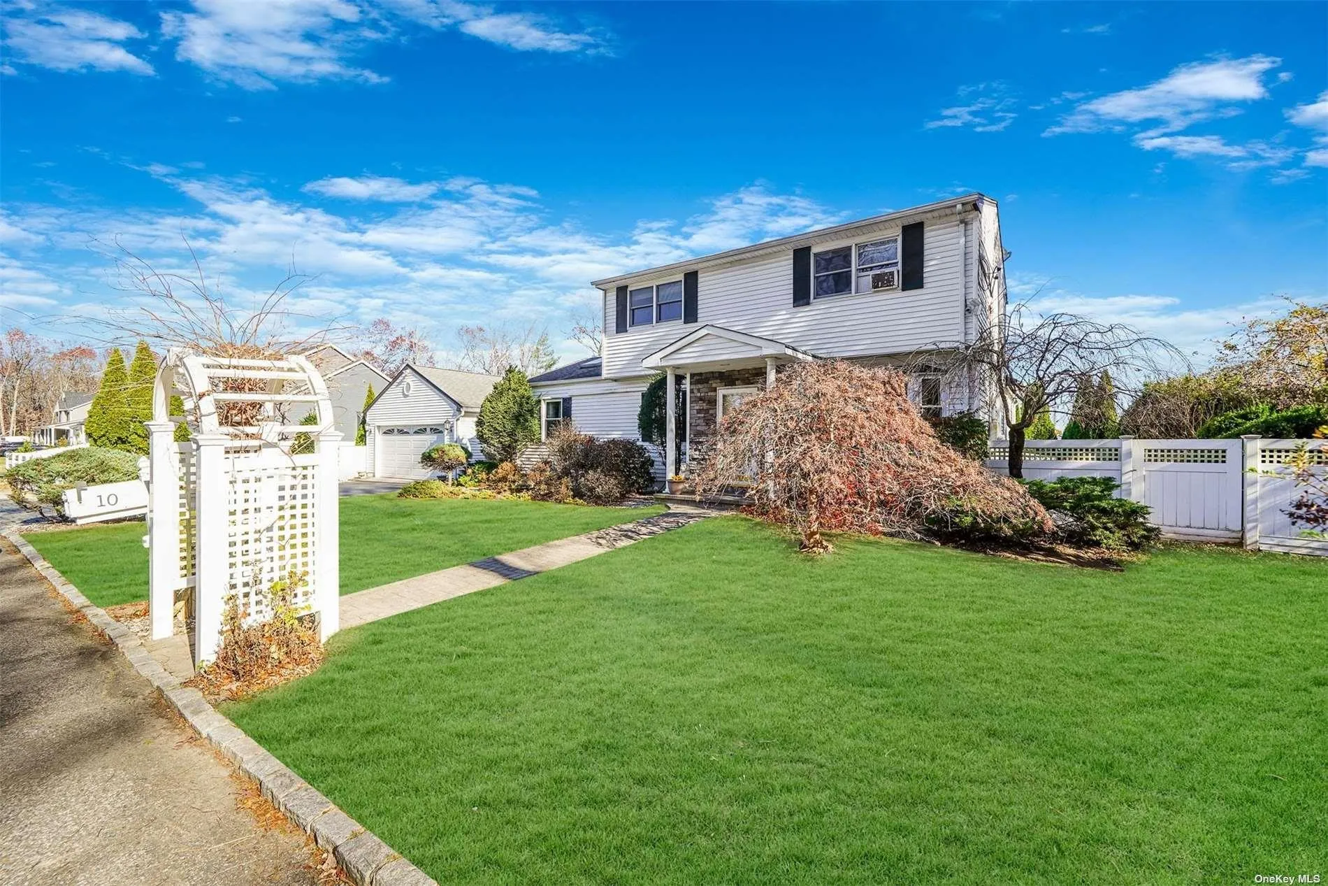 10 Marchant Drive, Smithtown, NY, 3 Bedrooms Bedrooms, 10 Rooms Rooms,3 BathroomsBathrooms,Residential,For Rent,Marchant,0,L3591496 10 Marchant Drive, Smithtown, NY, 3 Bedrooms Bedrooms, 10 Rooms Rooms,3 BathroomsBathrooms,Residential,For Rent,Marchant,0,L3591496