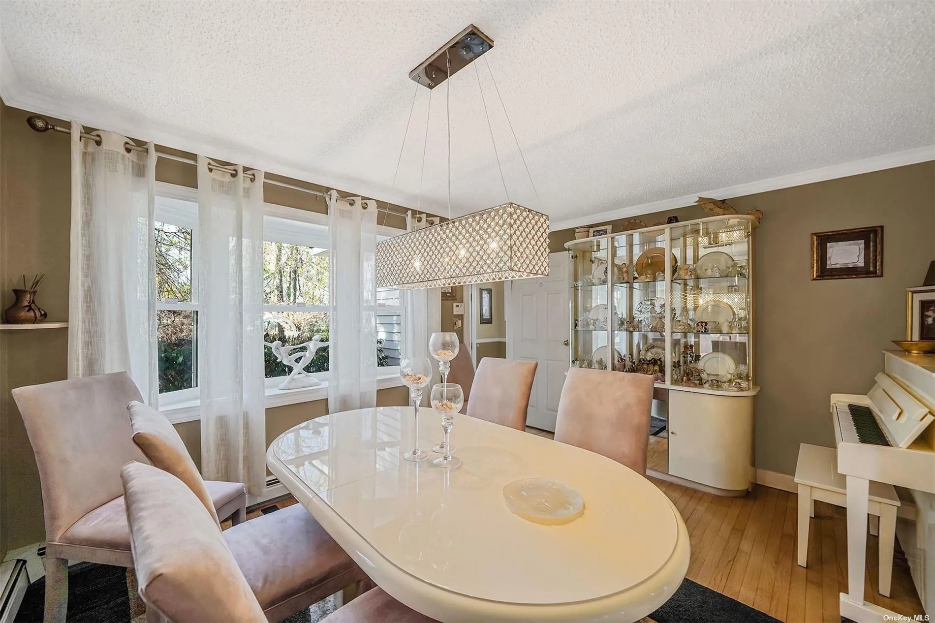 10 Marchant Drive, Smithtown, NY, 3 Bedrooms Bedrooms, 10 Rooms Rooms,3 BathroomsBathrooms,Residential,For Rent,Marchant,0,L3591496 10 Marchant Drive, Smithtown, NY, 3 Bedrooms Bedrooms, 10 Rooms Rooms,3 BathroomsBathrooms,Residential,For Rent,Marchant,0,L3591496