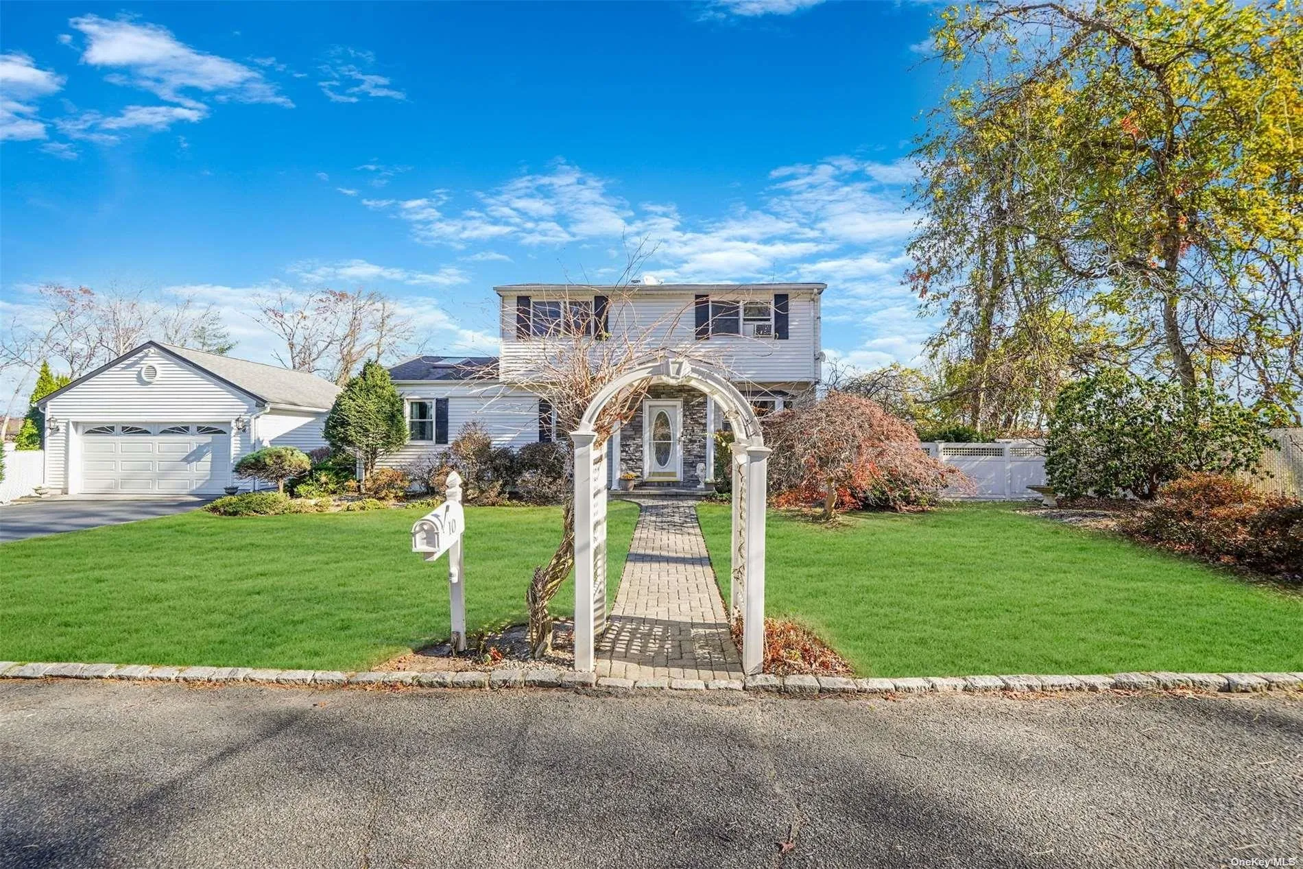 10 Marchant Drive, Smithtown, NY, 3 Bedrooms Bedrooms, 10 Rooms Rooms,3 BathroomsBathrooms,Residential,For Rent,Marchant,0,L3591496 10 Marchant Drive, Smithtown, NY, 3 Bedrooms Bedrooms, 10 Rooms Rooms,3 BathroomsBathrooms,Residential,For Rent,Marchant,0,L3591496