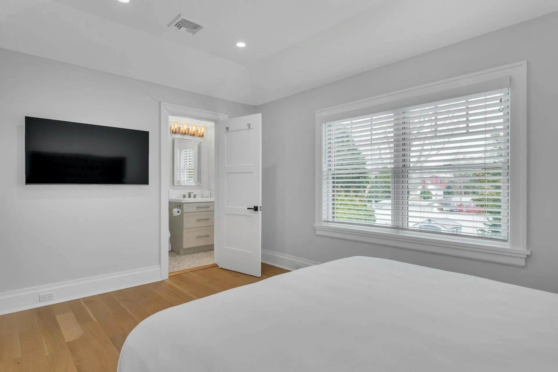 Ensuite Bedroom 1 - Photo 2 Ensuite Bedroom 1 - Photo 2