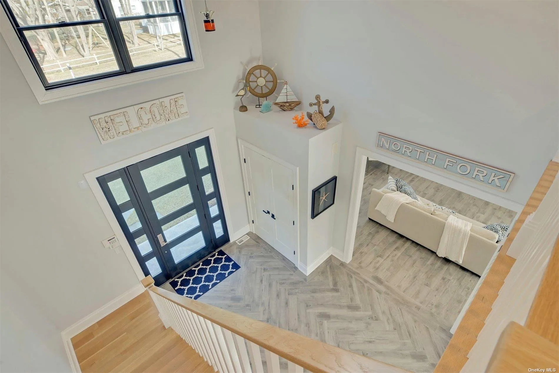 Foyer/Stairs Foyer/Stairs