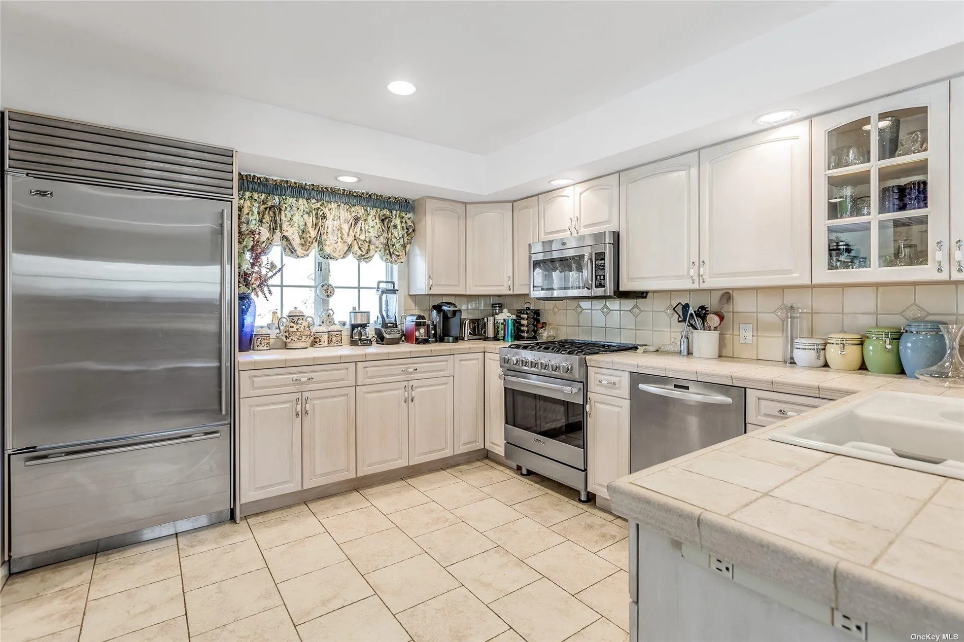 3 PINE GROVE Court, Southampton, NY, 4 Bedrooms Bedrooms, 10 Rooms Rooms,3 BathroomsBathrooms,Residential Lease,For Rent,PINE GROVE,0,L3592818 3 PINE GROVE Court, Southampton, NY, 4 Bedrooms Bedrooms, 10 Rooms Rooms,3 BathroomsBathrooms,Residential Lease,For Rent,PINE GROVE,0,L3592818