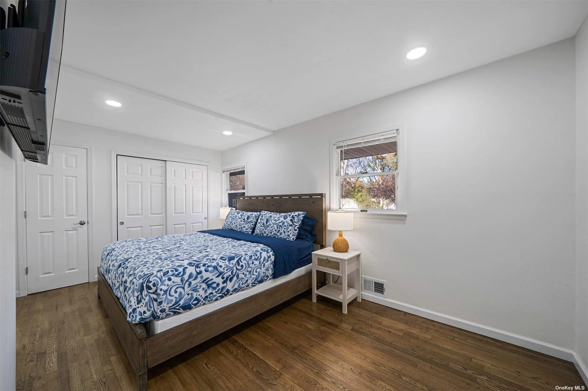 6 Rolling Hill Road, Southampton, NY, 3 Bedrooms Bedrooms, 7 Rooms Rooms,3 BathroomsBathrooms,Residential Lease,For Rent,Rolling Hill,0,L3592879 6 Rolling Hill Road, Southampton, NY, 3 Bedrooms Bedrooms, 7 Rooms Rooms,3 BathroomsBathrooms,Residential Lease,For Rent,Rolling Hill,0,L3592879
