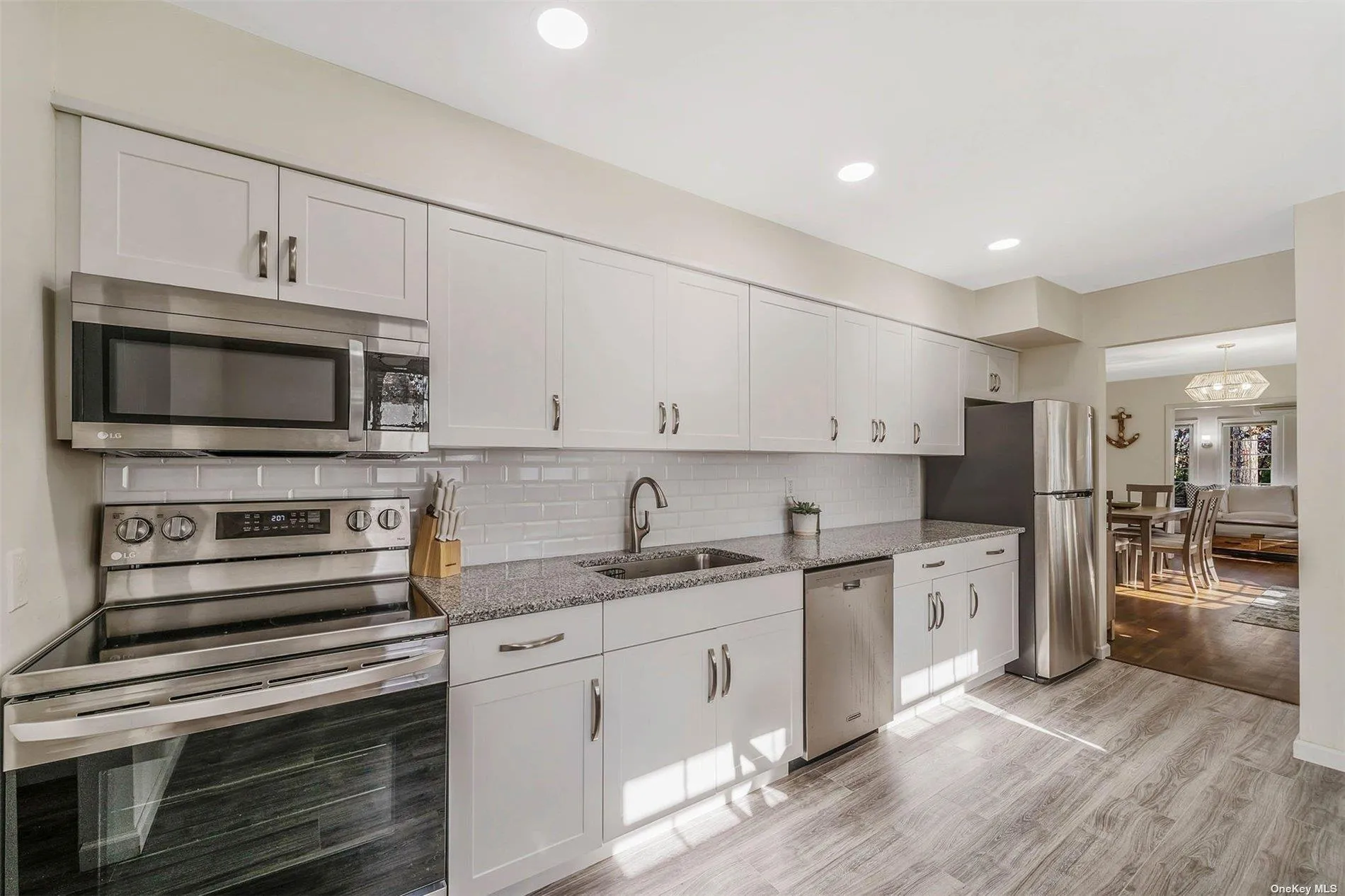 6 Rolling Hill Road, Southampton, NY, 3 Bedrooms Bedrooms, 7 Rooms Rooms,3 BathroomsBathrooms,Residential Lease,For Rent,Rolling Hill,0,L3592879 6 Rolling Hill Road, Southampton, NY, 3 Bedrooms Bedrooms, 7 Rooms Rooms,3 BathroomsBathrooms,Residential Lease,For Rent,Rolling Hill,0,L3592879