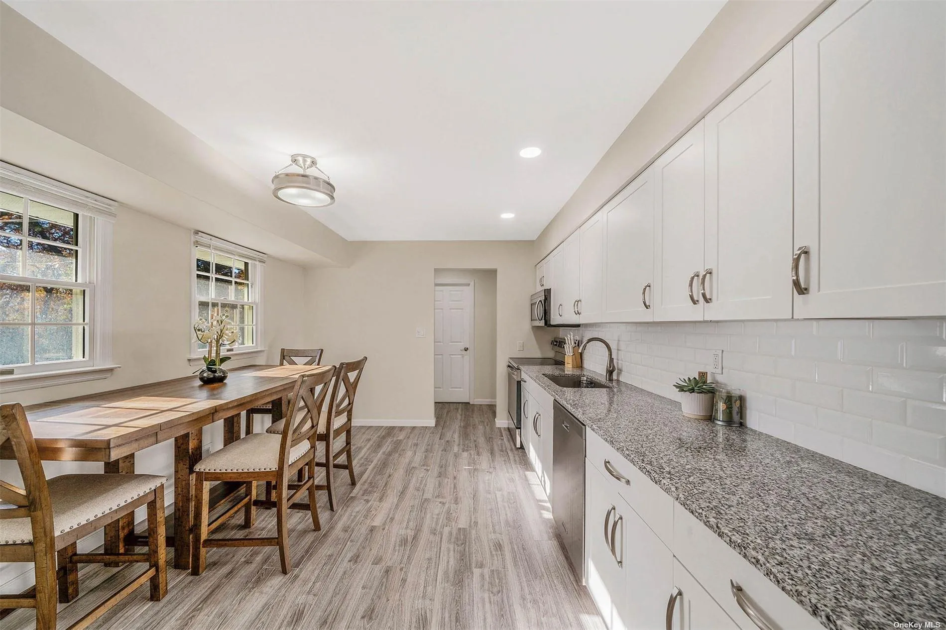 6 Rolling Hill Road, Southampton, NY, 3 Bedrooms Bedrooms, 7 Rooms Rooms,3 BathroomsBathrooms,Residential Lease,For Rent,Rolling Hill,0,L3592879 6 Rolling Hill Road, Southampton, NY, 3 Bedrooms Bedrooms, 7 Rooms Rooms,3 BathroomsBathrooms,Residential Lease,For Rent,Rolling Hill,0,L3592879