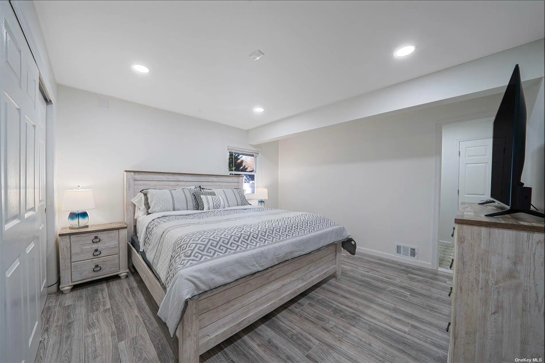 6 Rolling Hill Road, Southampton, NY, 3 Bedrooms Bedrooms, 7 Rooms Rooms,3 BathroomsBathrooms,Residential Lease,For Rent,Rolling Hill,0,L3592879 6 Rolling Hill Road, Southampton, NY, 3 Bedrooms Bedrooms, 7 Rooms Rooms,3 BathroomsBathrooms,Residential Lease,For Rent,Rolling Hill,0,L3592879