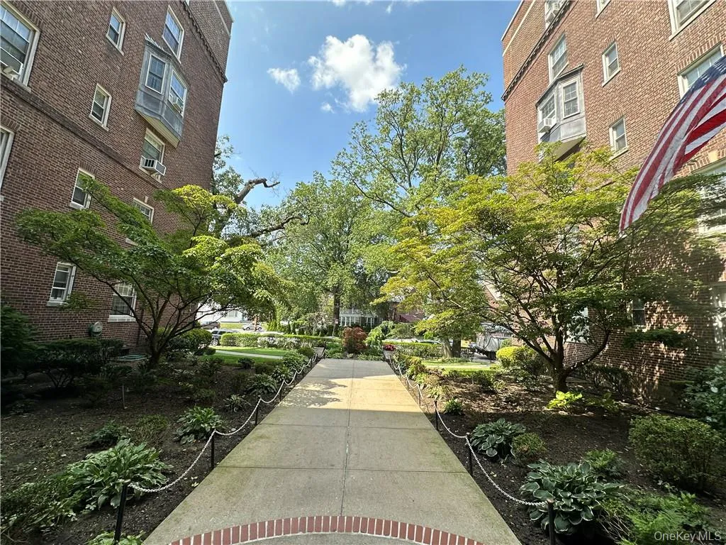 17506 Devonshire Boulevard, New York, NY, 2 Bedrooms Bedrooms, 4 Rooms Rooms,1 BathroomBathrooms,Residential,For Rent,Devonshire,0,801454 17506 Devonshire Boulevard, New York, NY, 2 Bedrooms Bedrooms, 4 Rooms Rooms,1 BathroomBathrooms,Residential,For Rent,Devonshire,0,801454