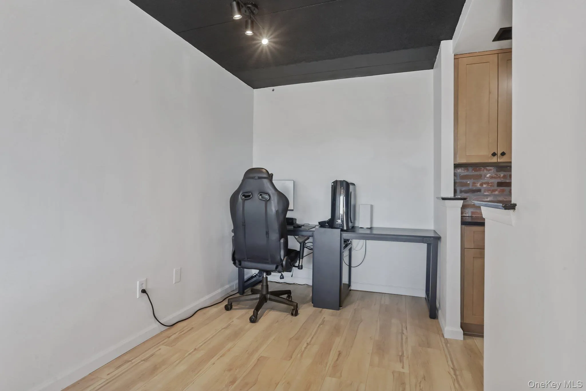 Home office/Breakfast nook adjacent to kitchen Home office/Breakfast nook adjacent to kitchen