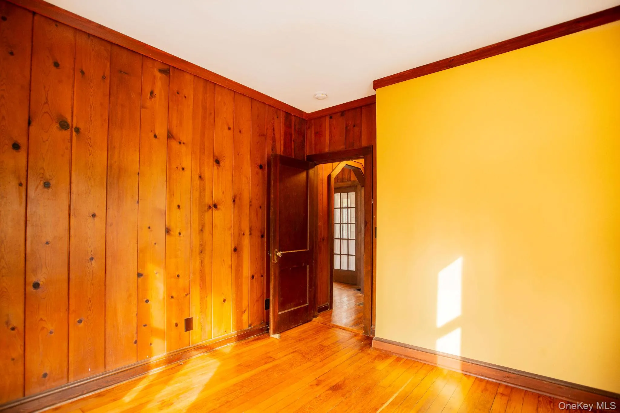 Spacious main bedroom. Spacious main bedroom.