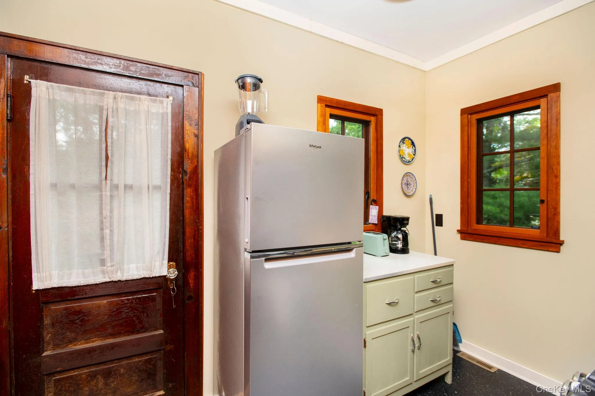 Fully stocked kitchen with everything you need for cooking, featuring a gas stove and well-equipped for preparing meals at home. Fully stocked kitchen with everything you need for cooking, featuring a gas stove and well-equipped for preparing meals at home.