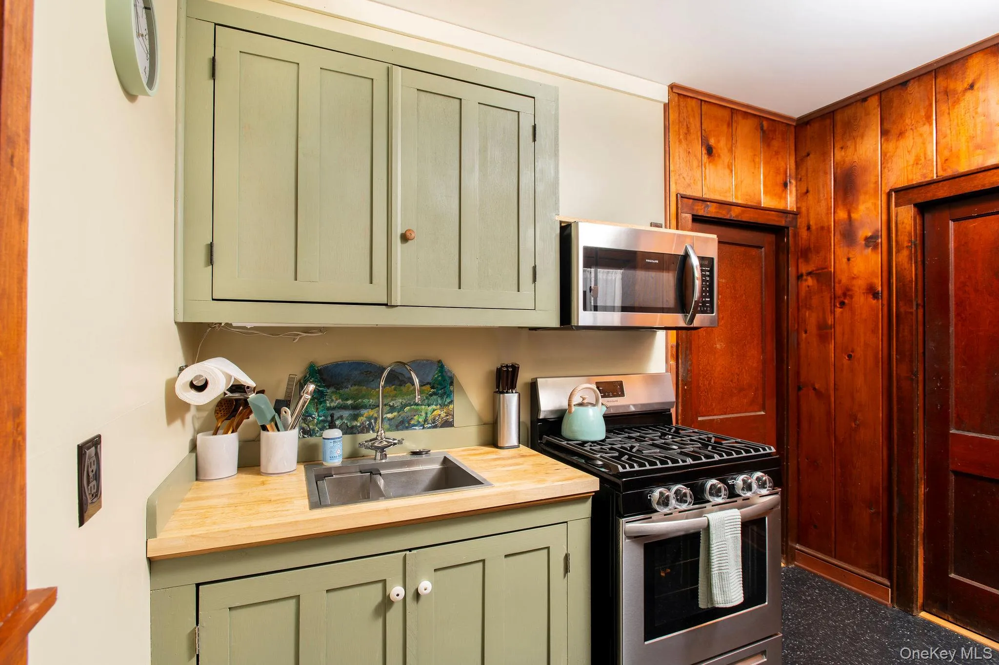 Fully stocked kitchen with everything you need for cooking, featuring a gas stove and well-equipped for preparing meals at home. Fully stocked kitchen with everything you need for cooking, featuring a gas stove and well-equipped for preparing meals at home.