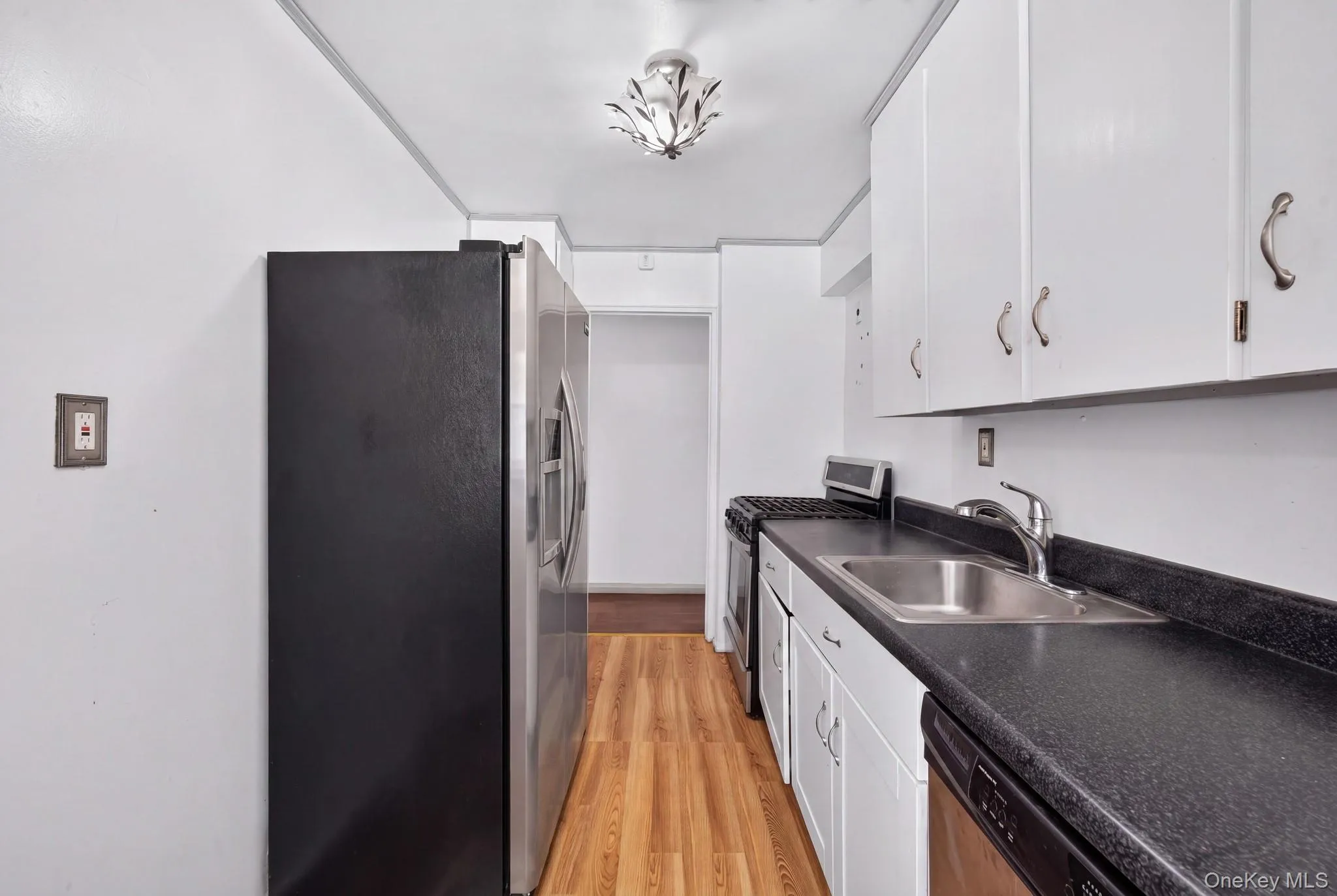 153-25 88th St, New York, NY, 2 Bedrooms Bedrooms, 6 Rooms Rooms,2 BathroomsBathrooms,Residential,For Rent,88th St,0,803332 153-25 88th St, New York, NY, 2 Bedrooms Bedrooms, 6 Rooms Rooms,2 BathroomsBathrooms,Residential,For Rent,88th St,0,803332