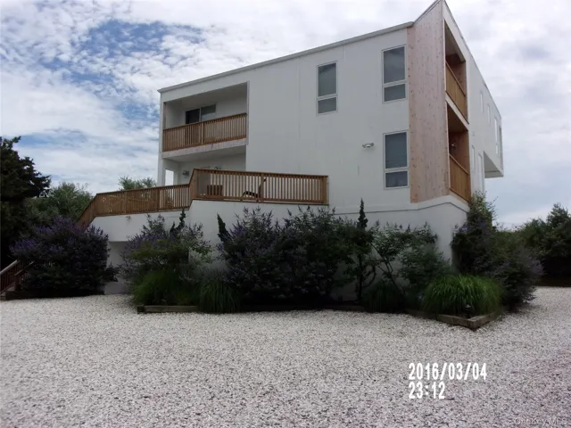 561 Dune Road, Southampton, New York 11978