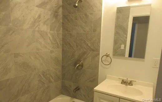Bathroom featuring vanity and tiled shower / bath combo Bathroom featuring vanity and tiled shower / bath combo