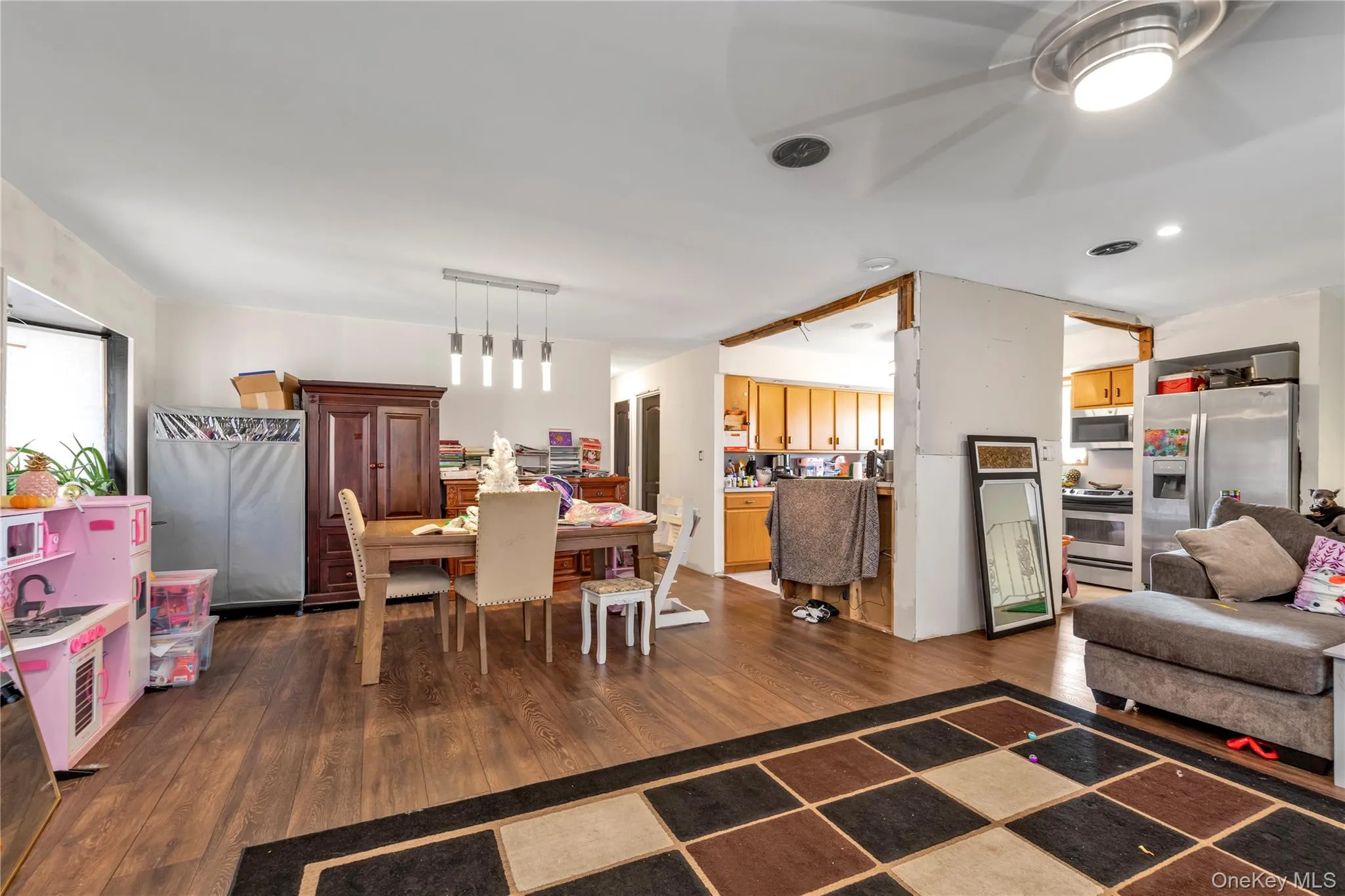 3740 waverly Avenue, Hempstead, NY, 5 Bedrooms Bedrooms, 12 Rooms Rooms,3 BathroomsBathrooms,Residential,For Rent,waverly,0,804603 3740 waverly Avenue, Hempstead, NY, 5 Bedrooms Bedrooms, 12 Rooms Rooms,3 BathroomsBathrooms,Residential,For Rent,waverly,0,804603