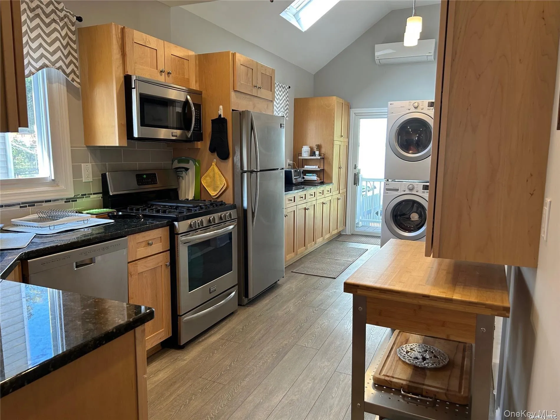 Stackable Washer/Dryer For Convenience Stackable Washer/Dryer For Convenience