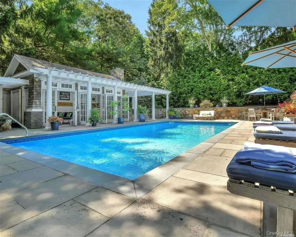 Heated swimming pool and cabana Heated swimming pool and cabana