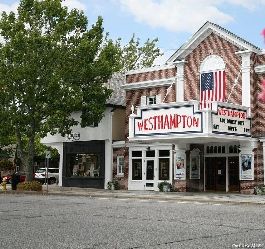 Close toPerforming Arts Center Close toPerforming Arts Center