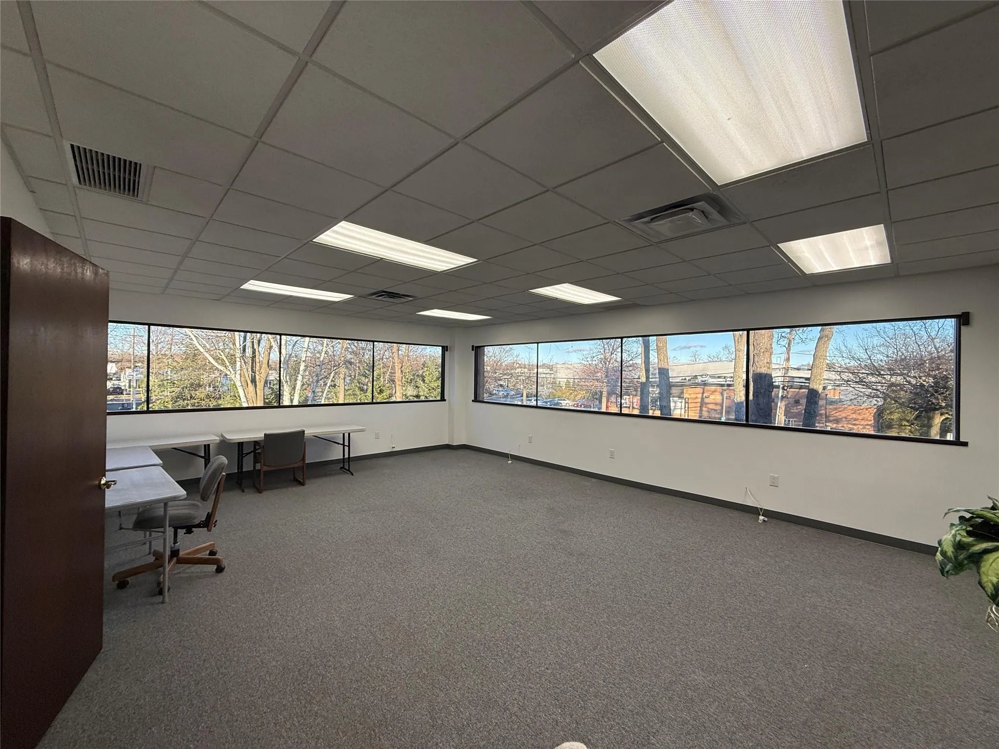 Corner office with windows Corner office with windows