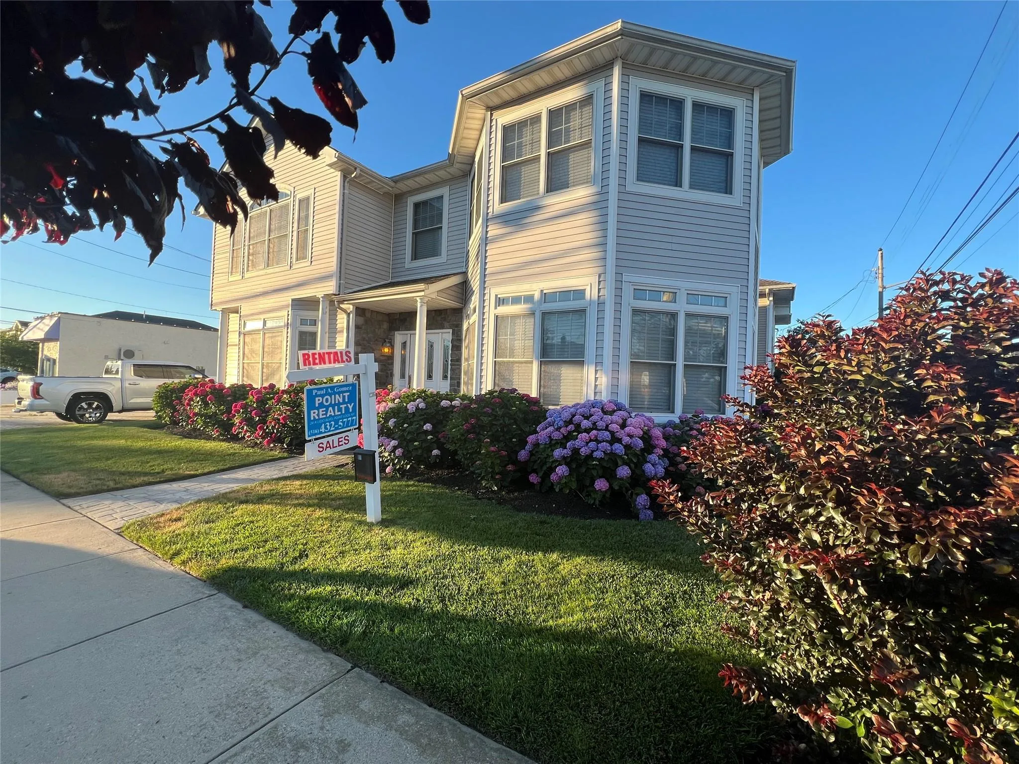 View of front of house featuring a front yard View of front of house featuring a front yard