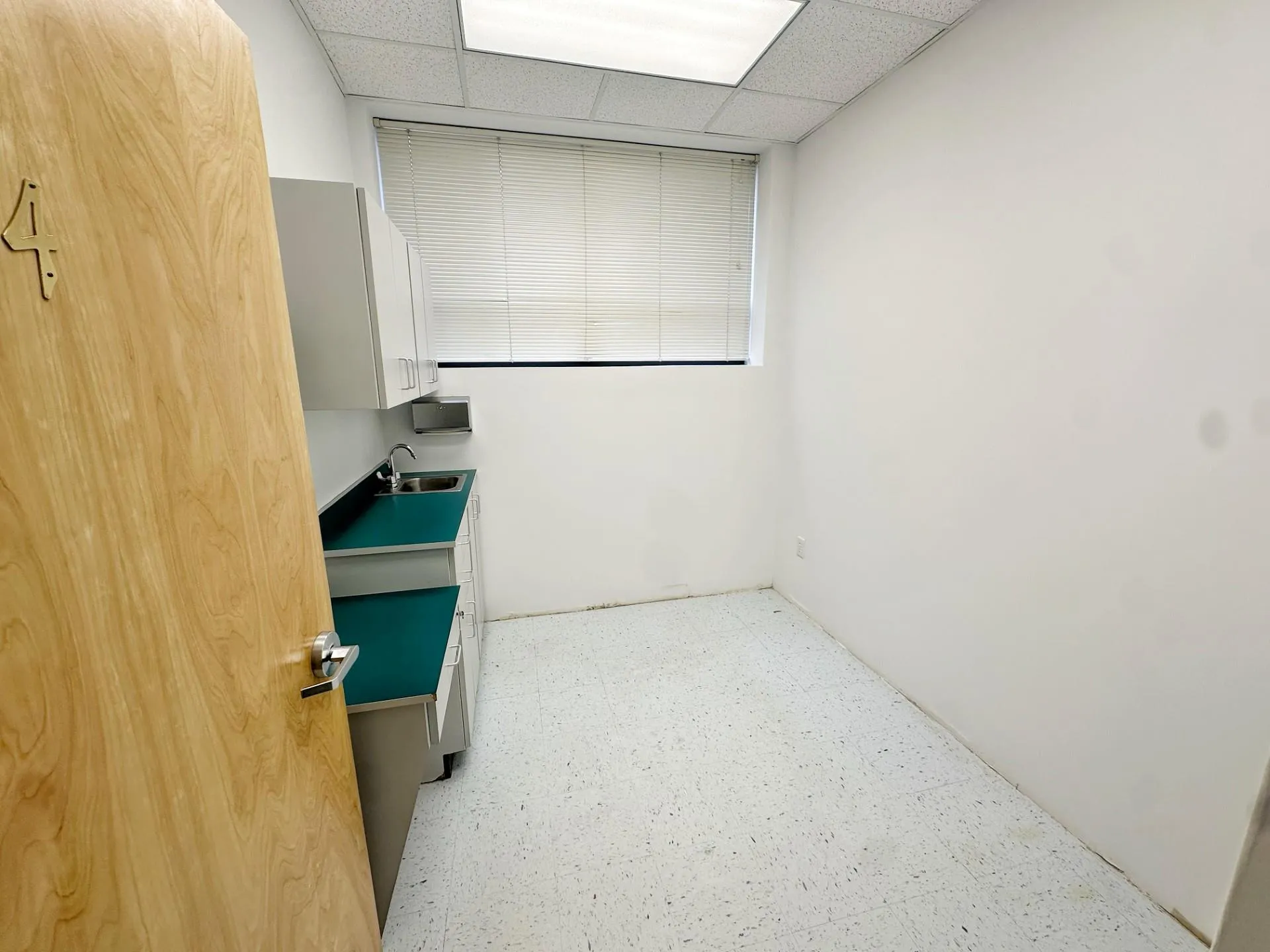 Laundry room featuring sink Laundry room featuring sink