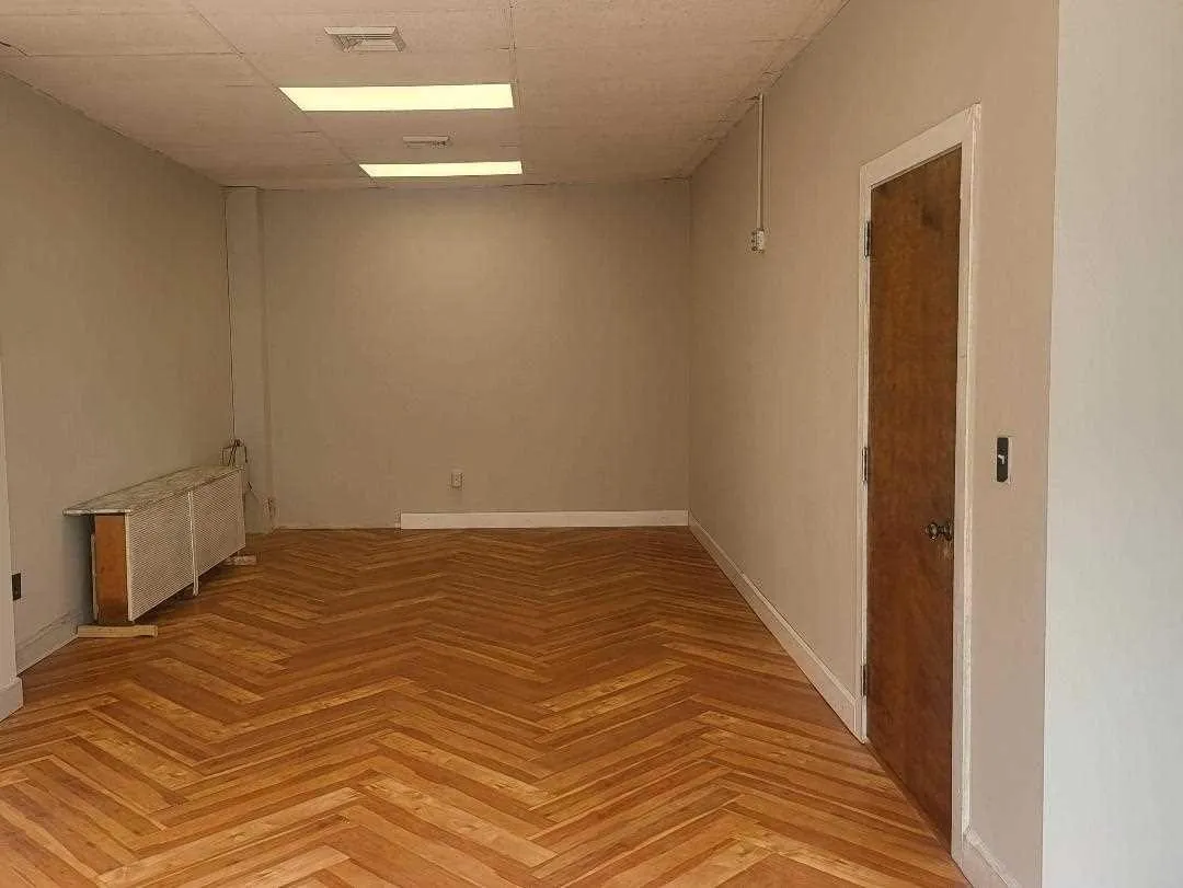 Storefront Is 372 Sq Ft Storefront Is 372 Sq Ft