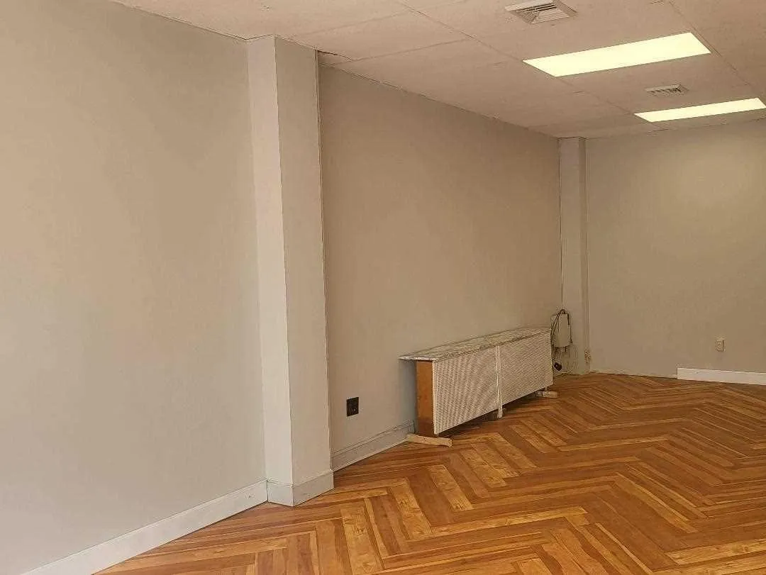 Storefront Has Heat Included Storefront Has Heat Included