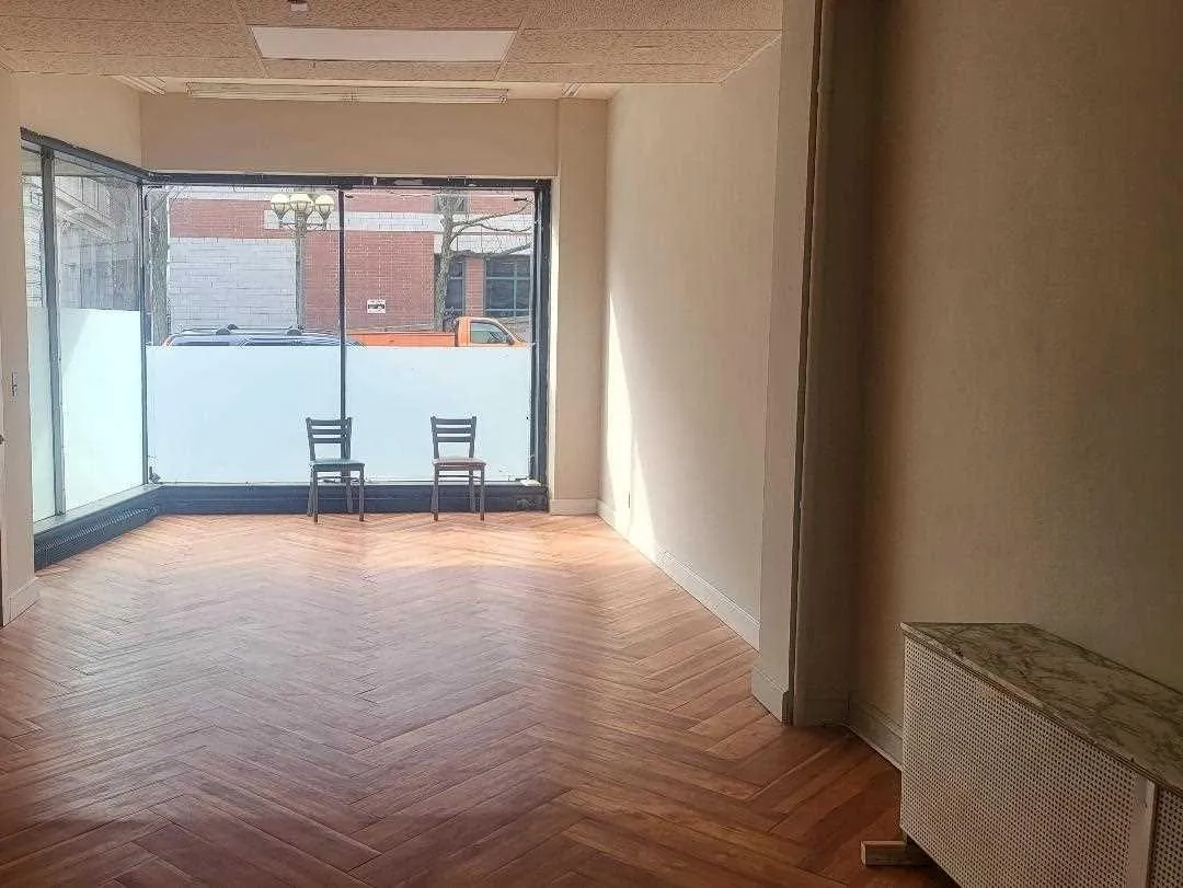 Storefront In A High Foot And Driving Traffic Area Storefront In A High Foot And Driving Traffic Area